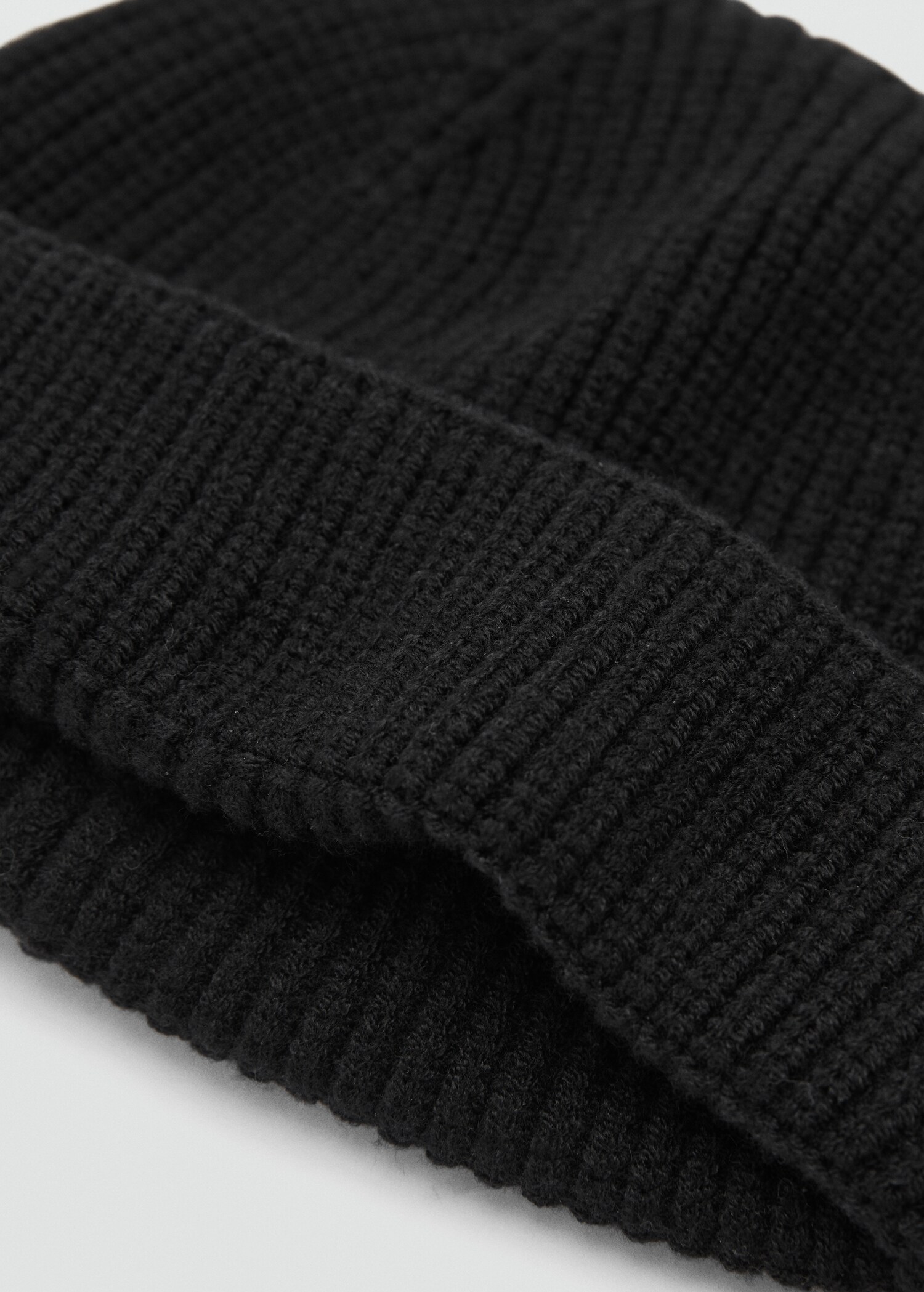 Gorro de malha canelada - Plano médio