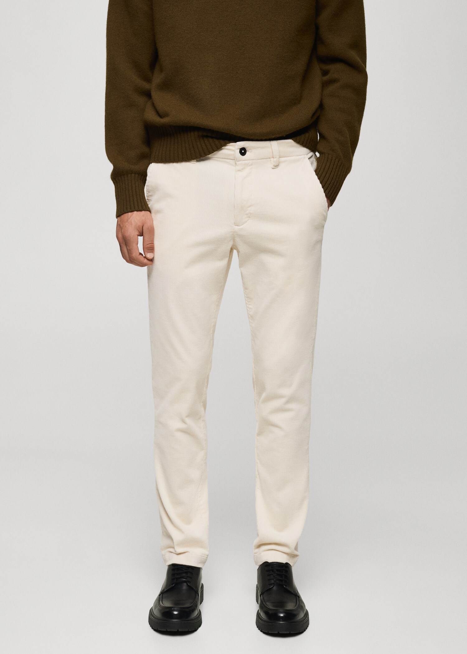 Pantalón pana slim fit - Plano medio