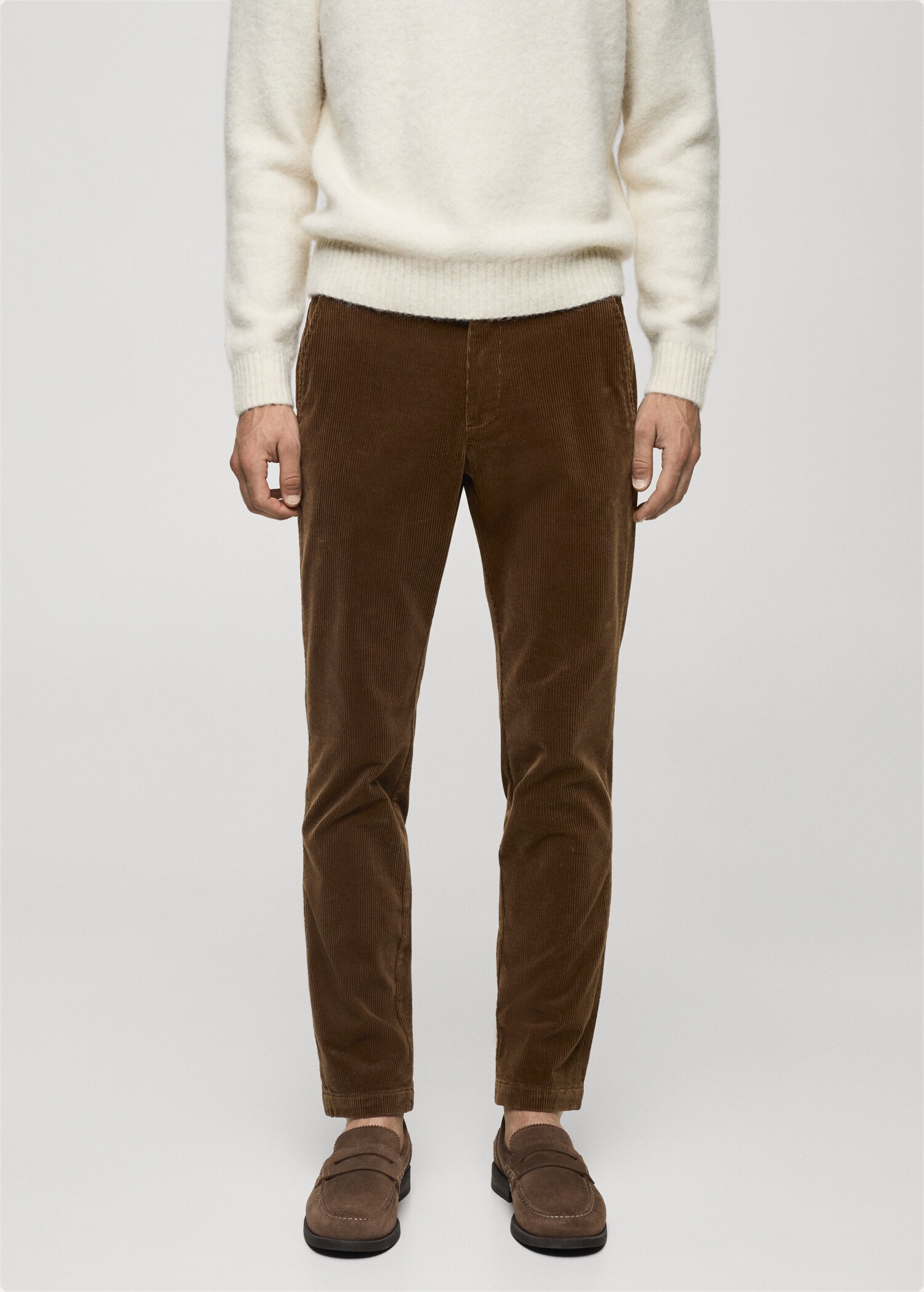 Pantalón pana slim fit - Plano medio