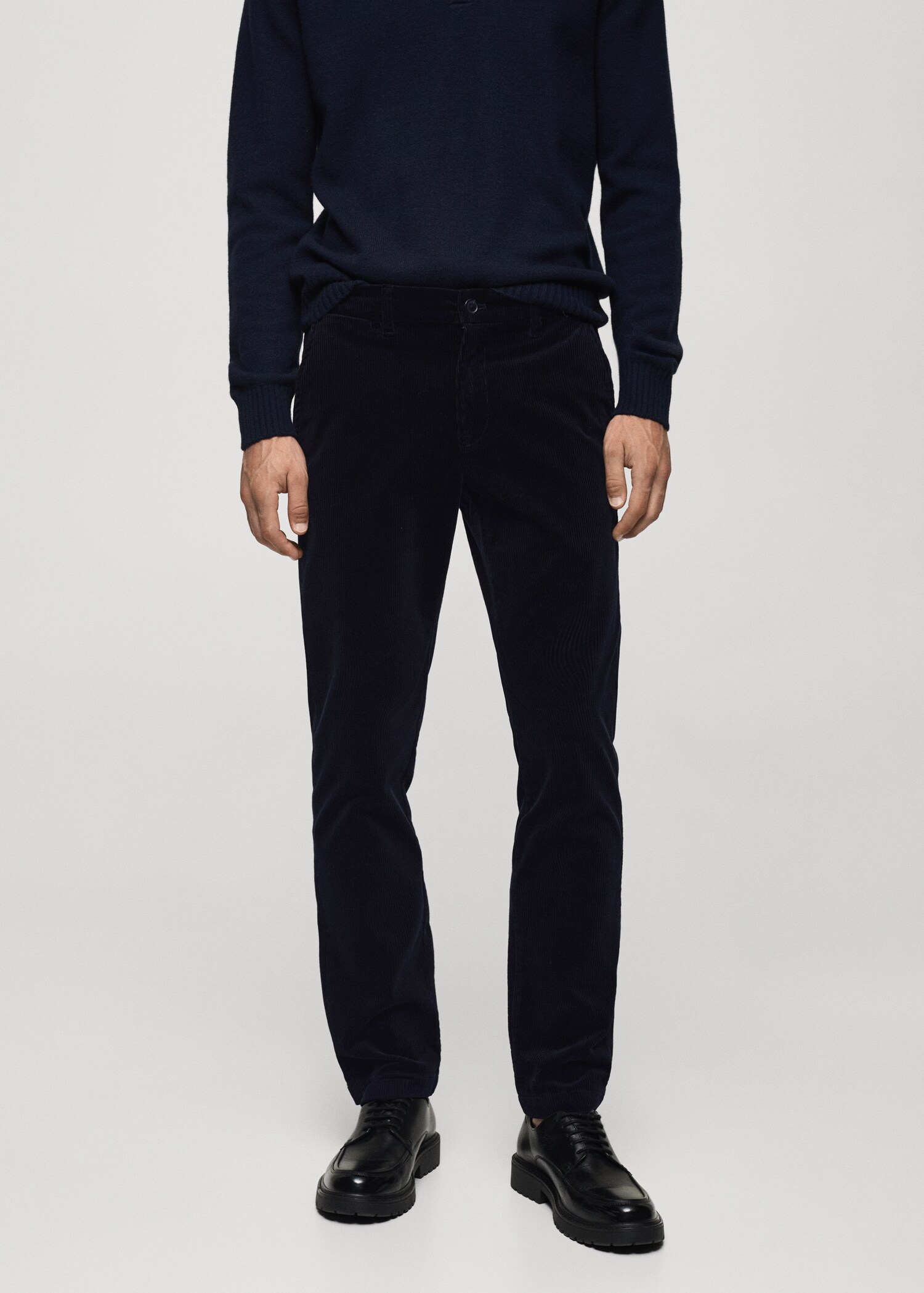 Pantalón pana slim fit - Plano medio