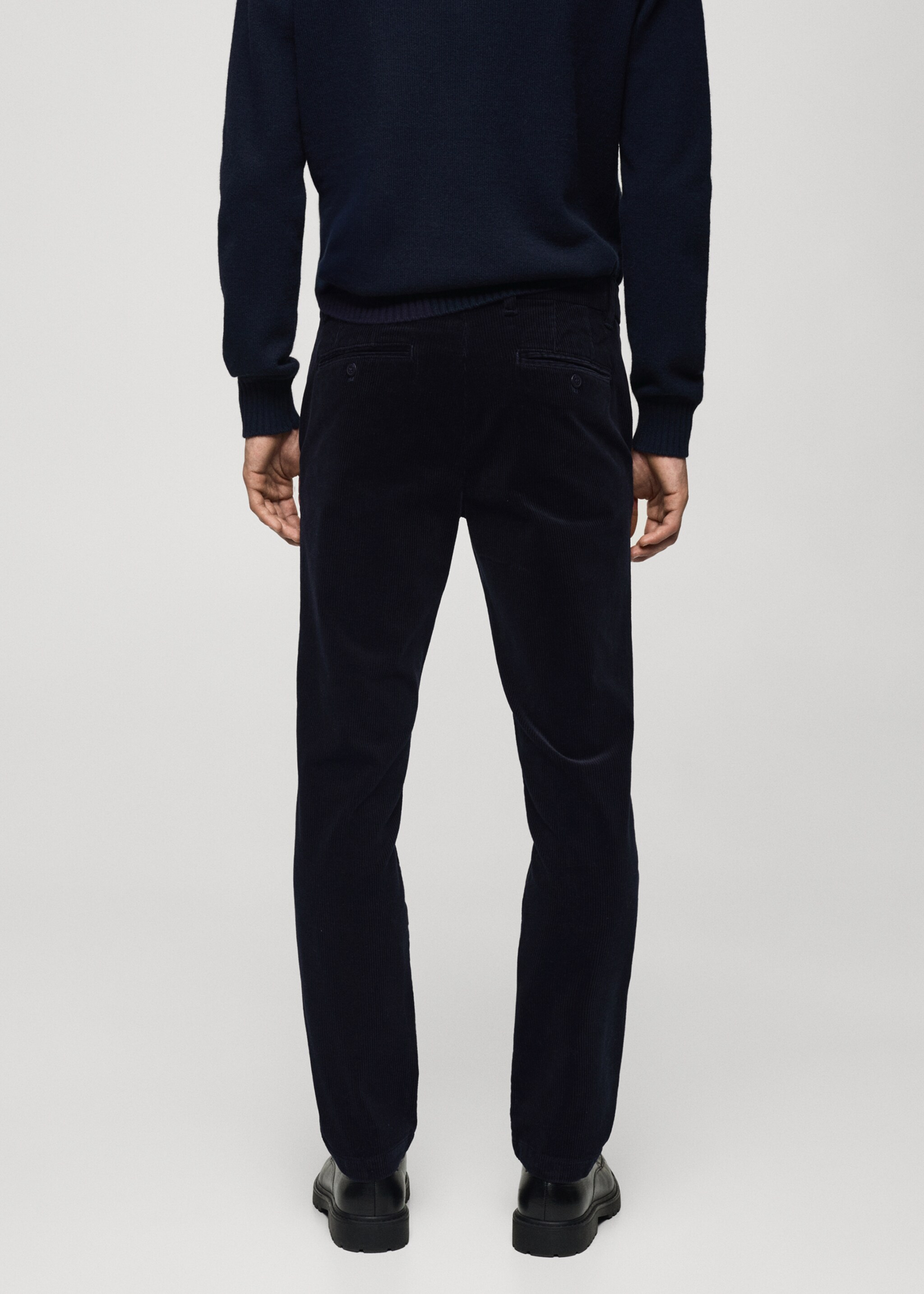 بنطلون ضيق بقصة ضيقة من الكوردروي - الجهة الخلفية للمنتج, كحلي غامق. Ref: 77067913-00.