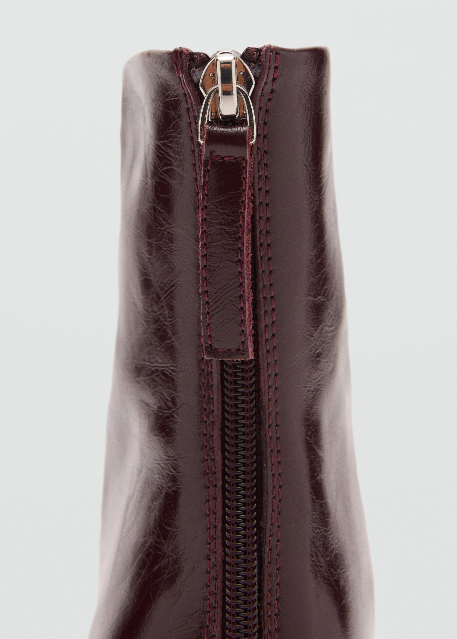 Zipped leather ankle boots - Details of the article 2