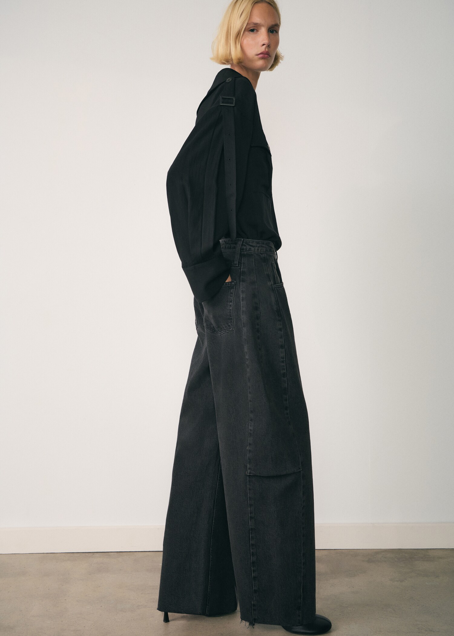 Low-rise loose-fit wideleg jeans - Details of the article 2