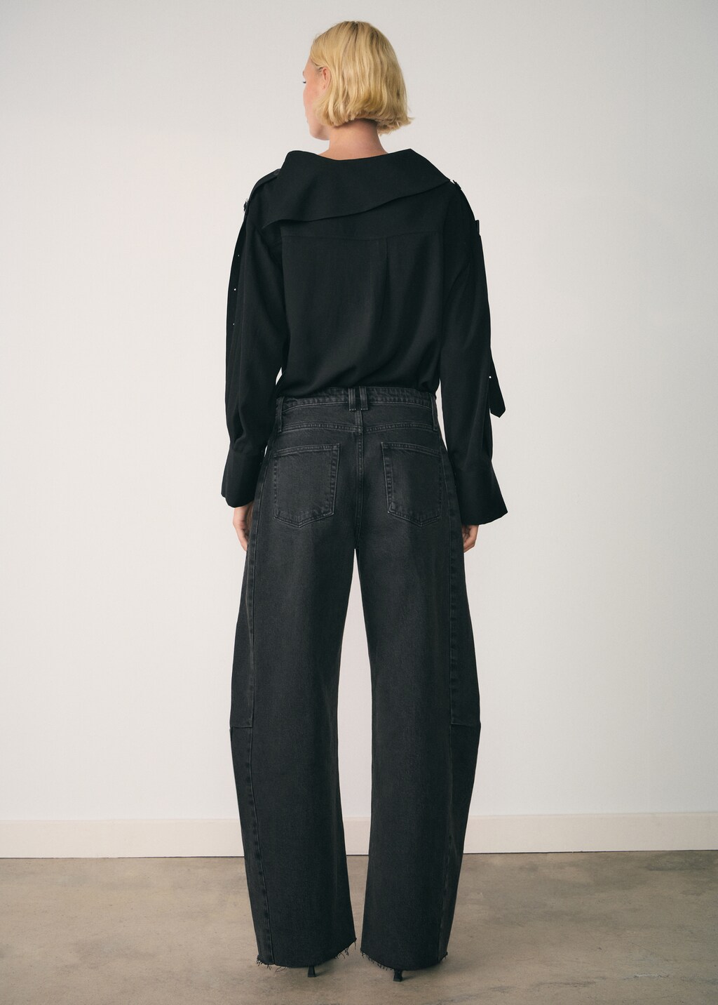 Low-rise loose-fit wideleg jeans - Women | MANGO Japan