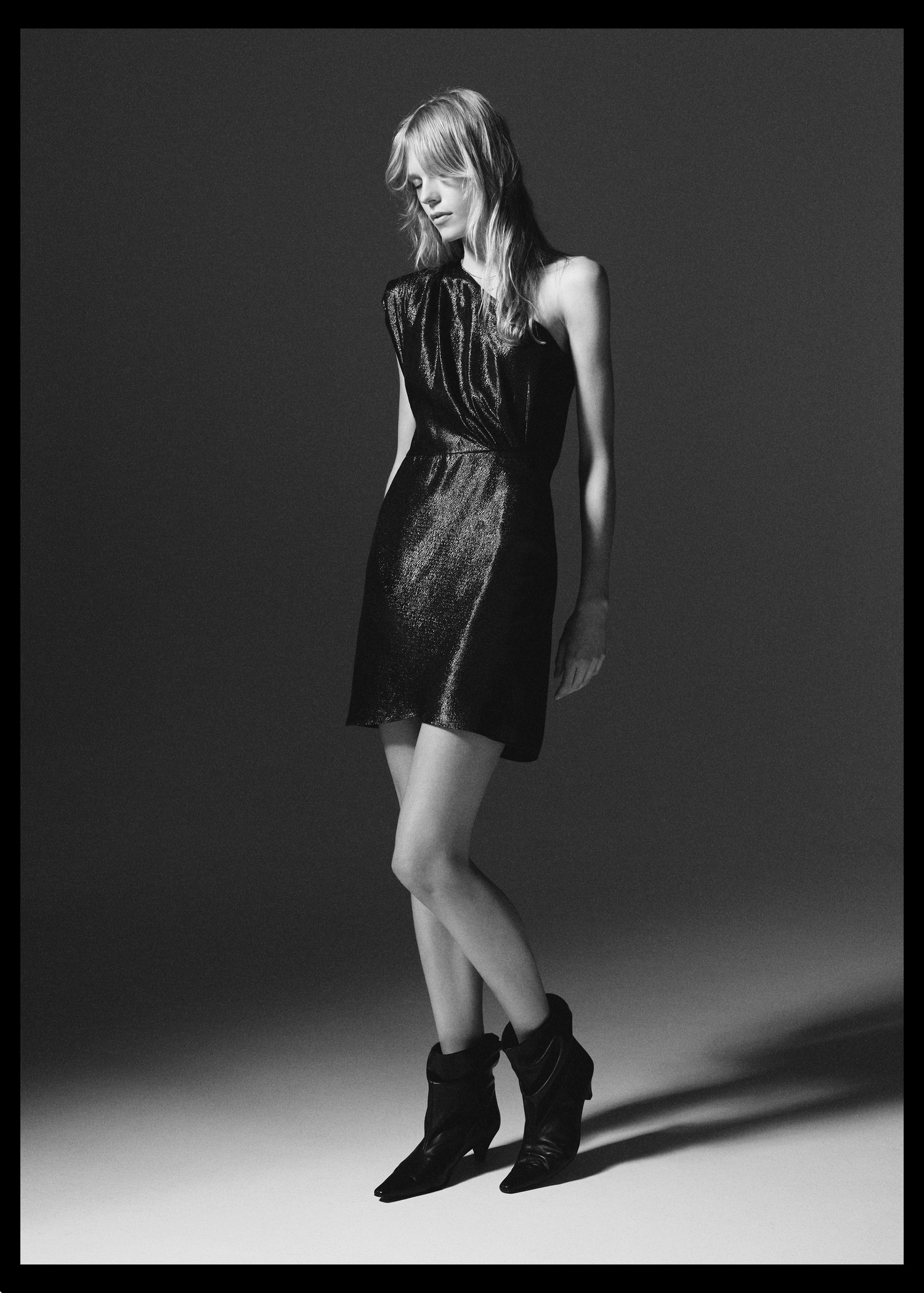Textured asymmetrical dress - Details of the article 6