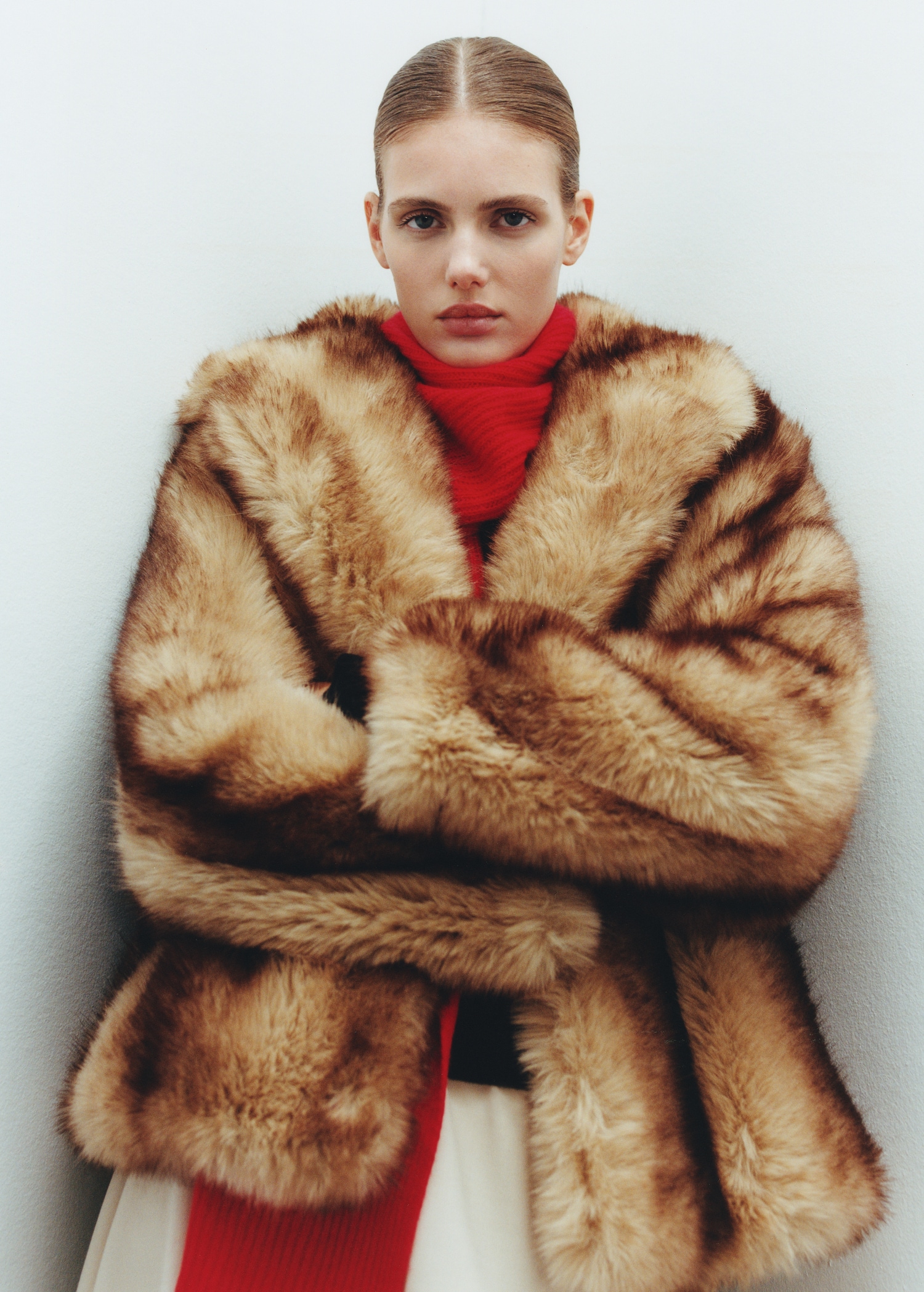 Coat with fur-effect lapels - Details of the article 6