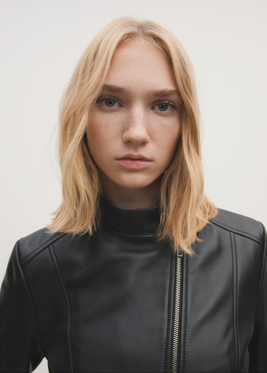 Mango Cropped leather biker jacket thumbnail