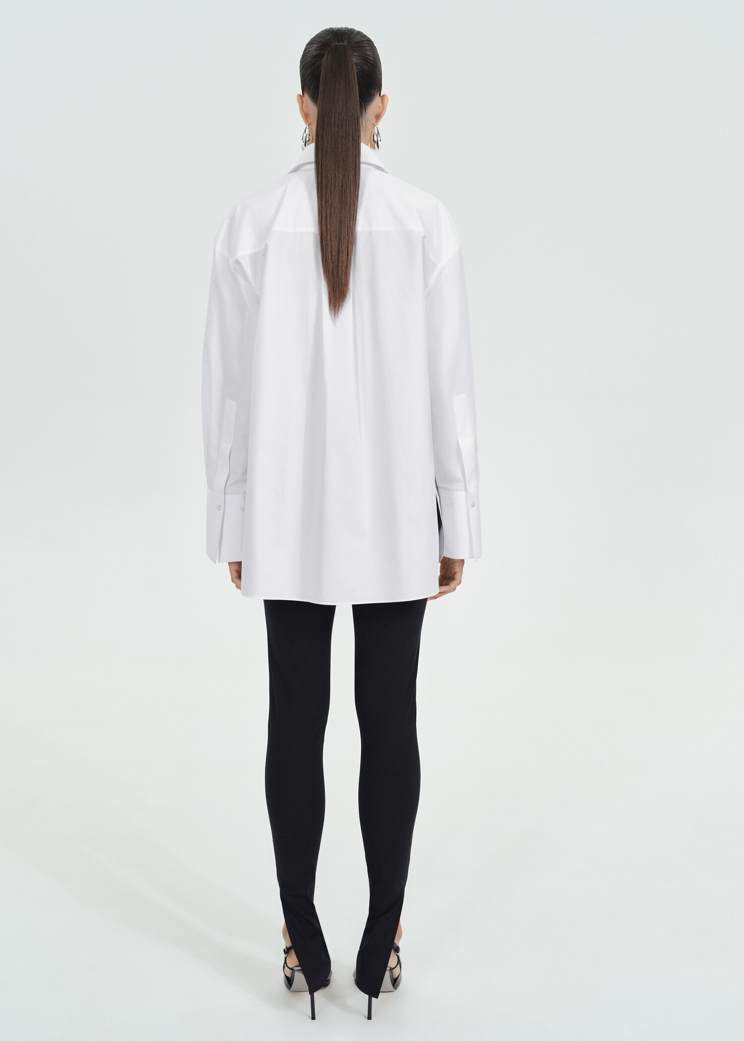 Oversized lace blouse - Reverse of the article