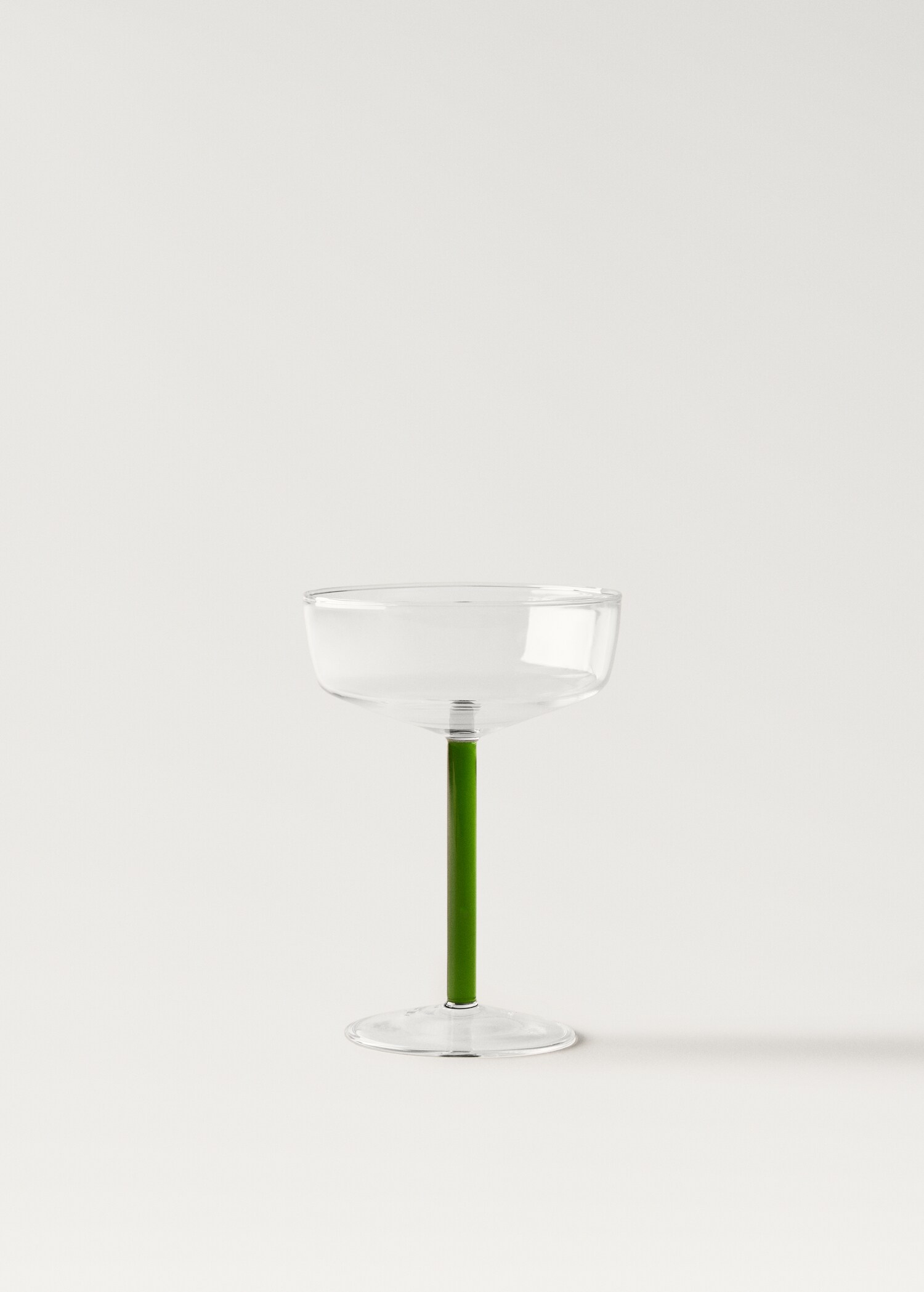 Pahar de sticlă borosilicată cu detaliu pe picior - Articol fără model