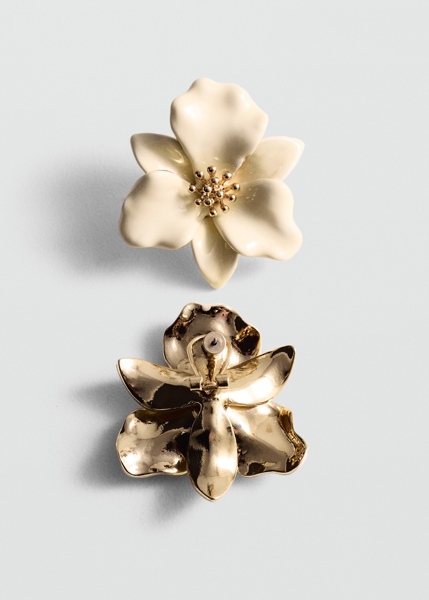 Boucles d'oreilles maxi fleur - Plan moyen