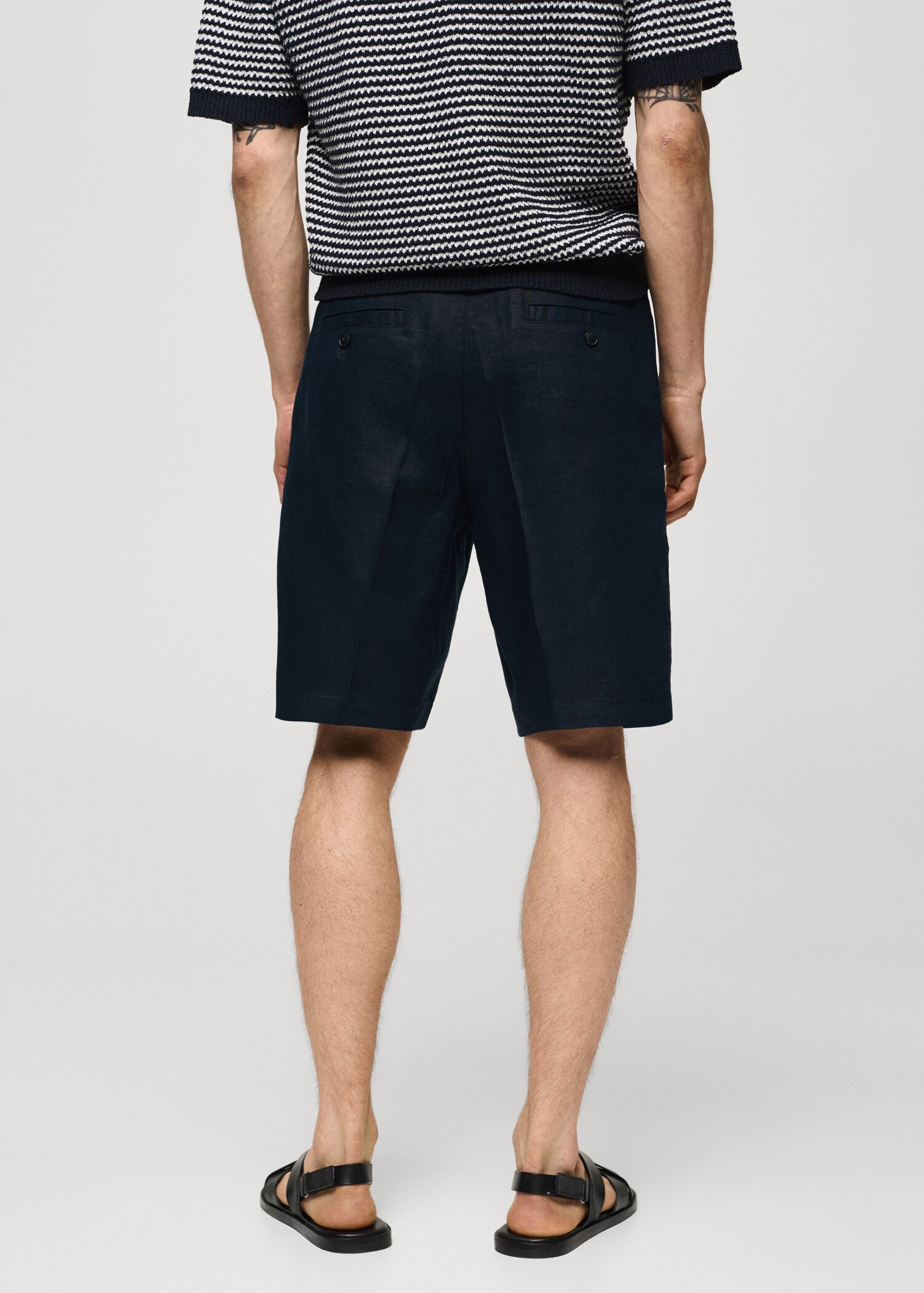 100% linen bermuda shorts with pleats - Reverse of the article