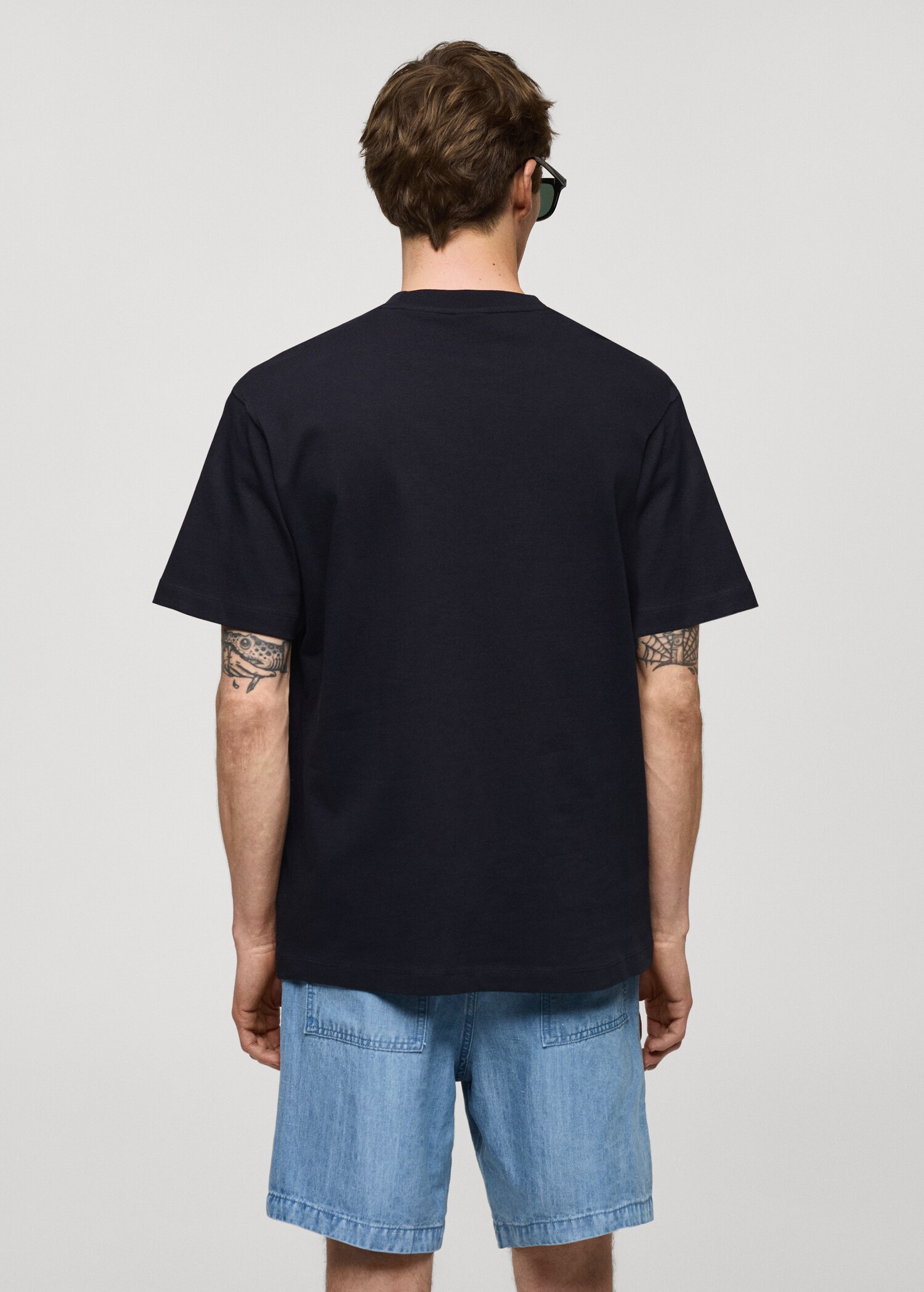 T-shirt básica de 100% algodão relaxed fit - Verso do artigo