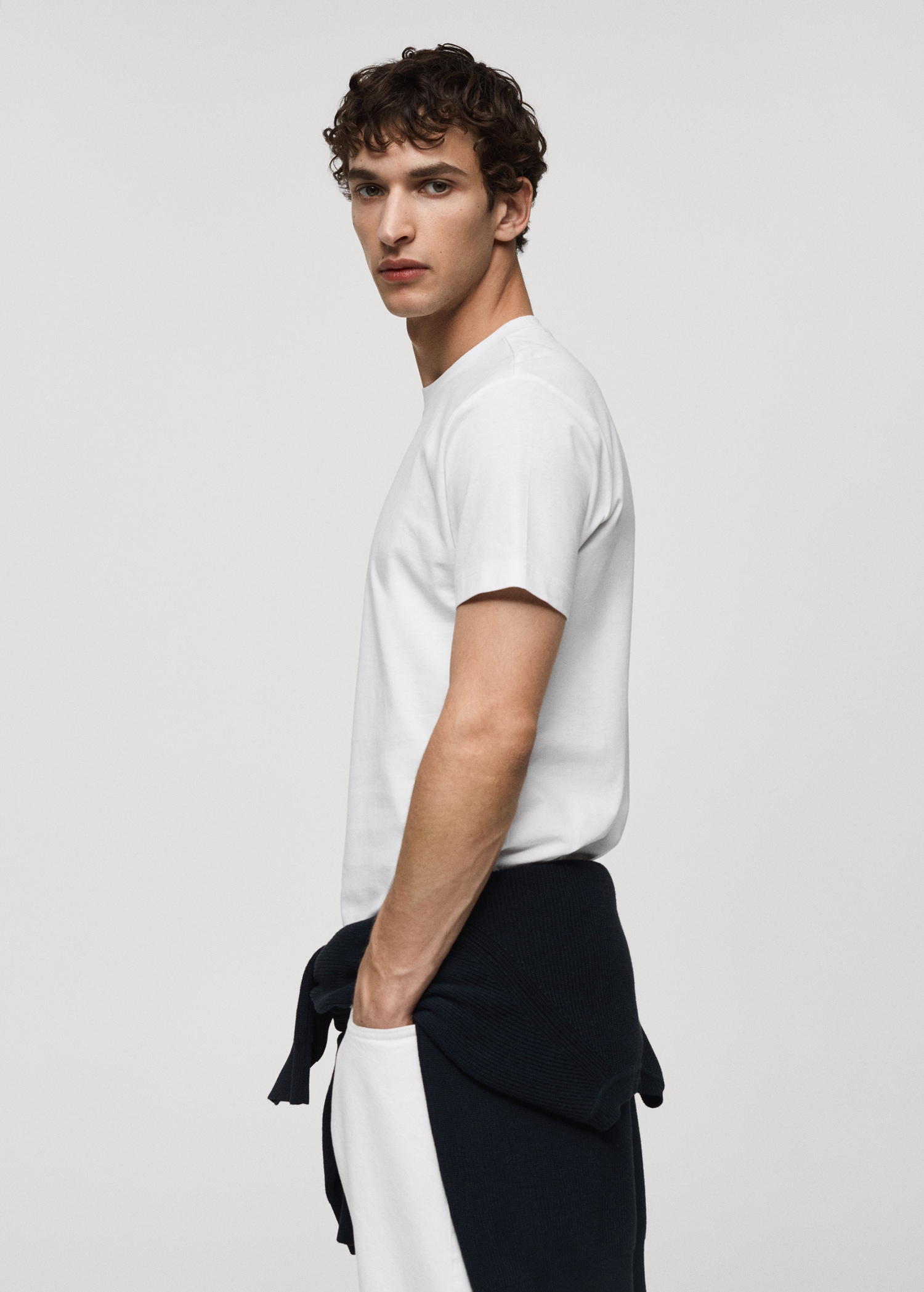 Slim-fit cotton t-shirt - Details of the article 2
