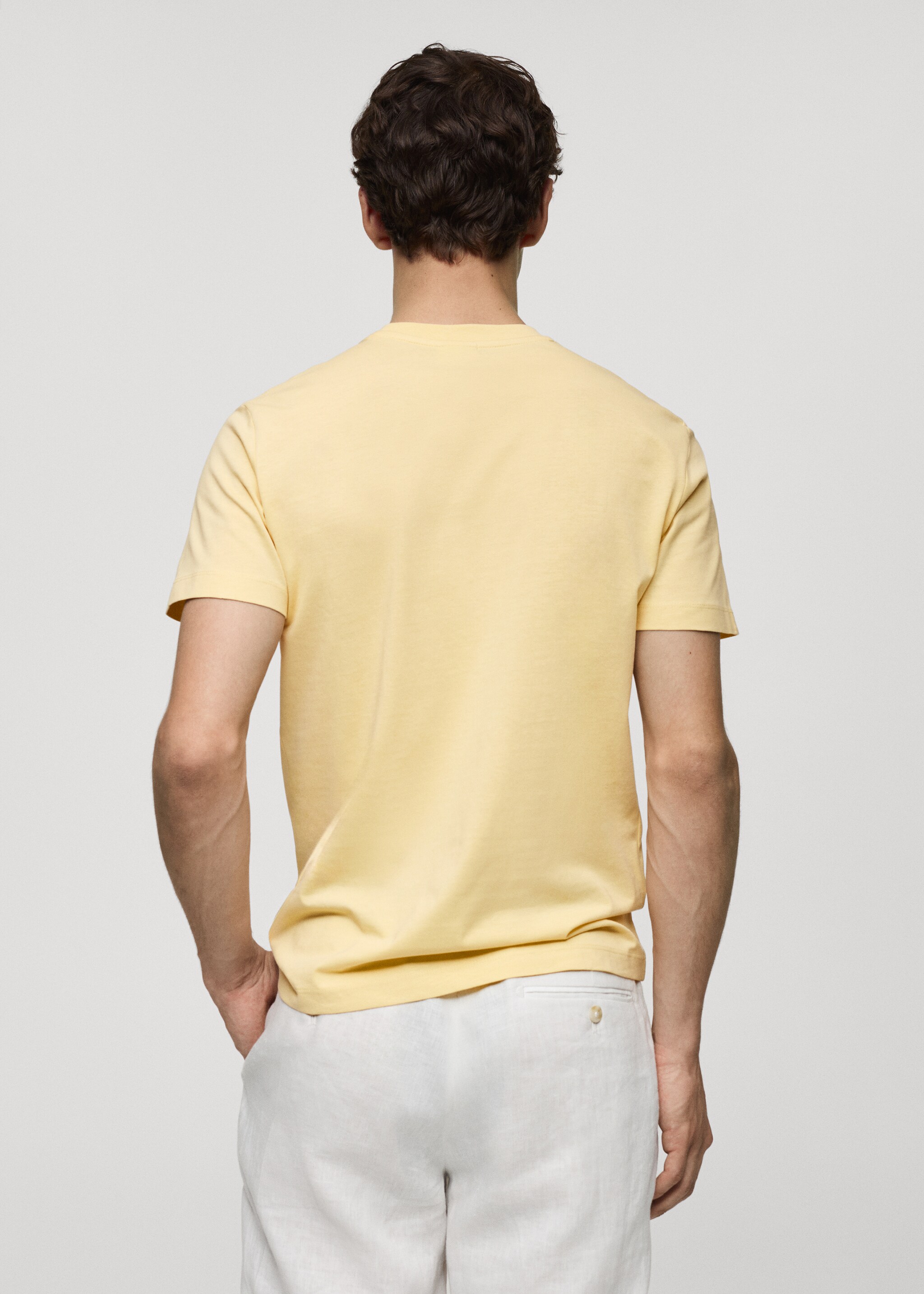 Базовая футболка из хлопка стретч - Обратная сторона изделия
