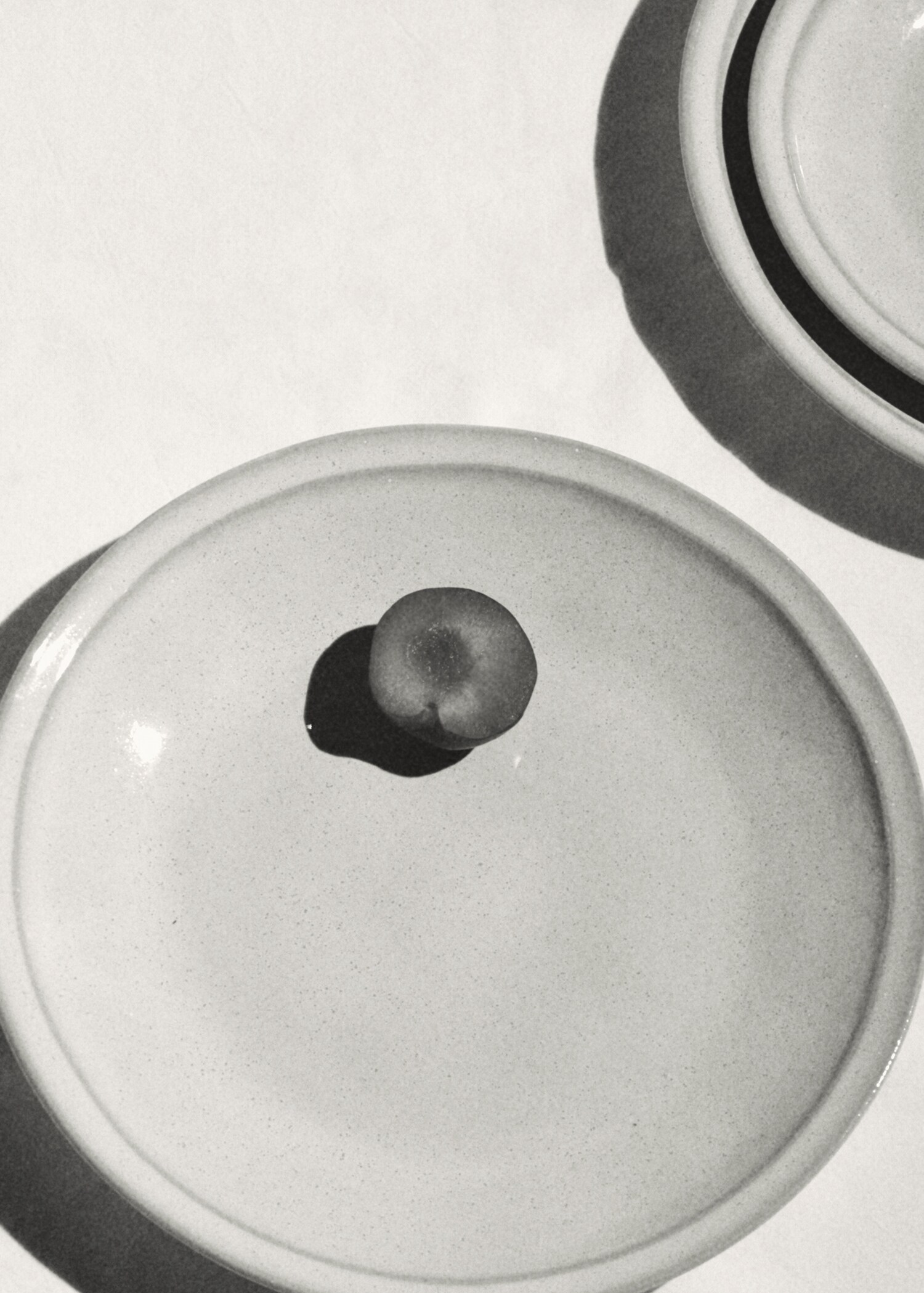 Aged double-edged stoneware dinner plate - Details of the article 5