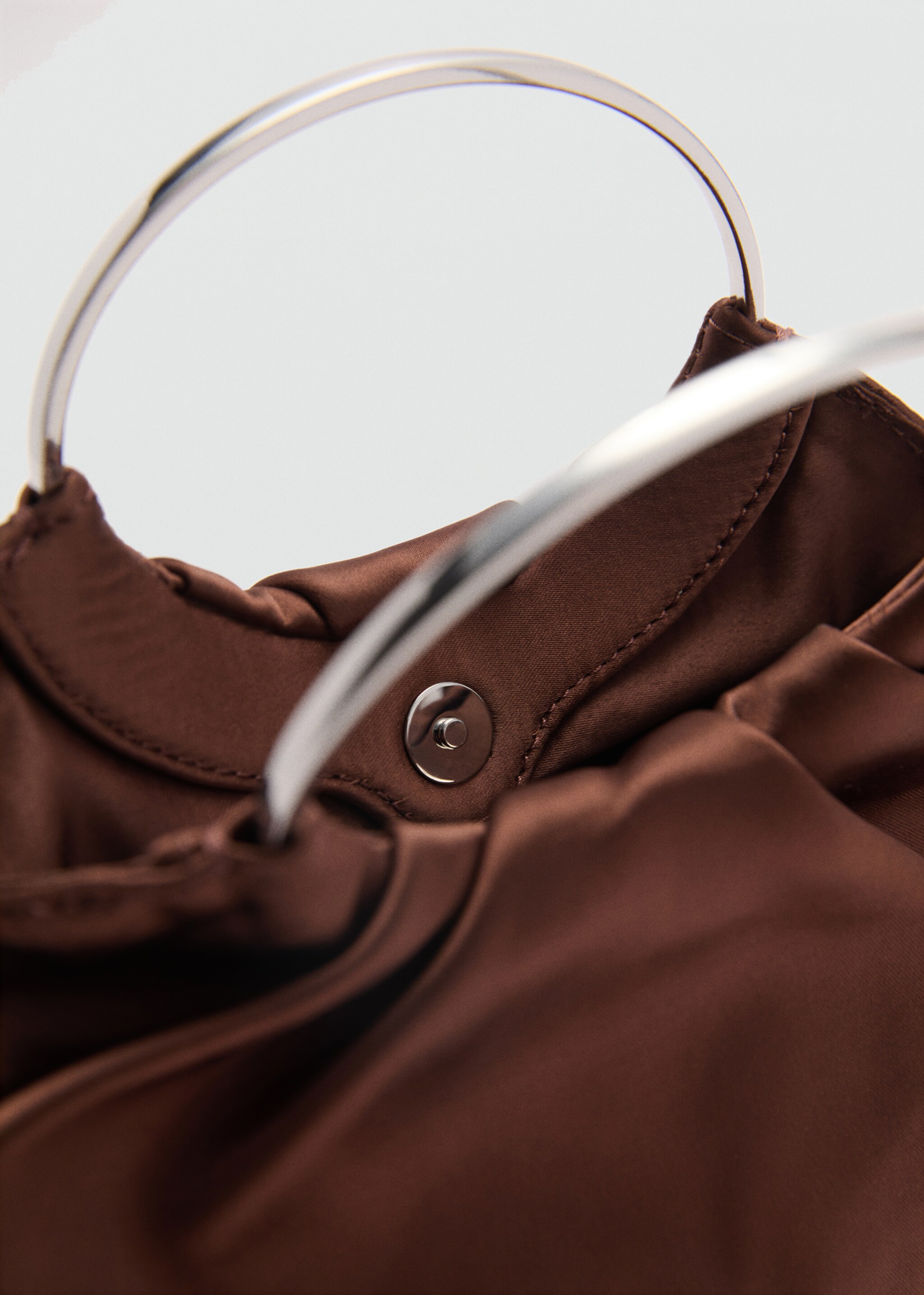 Satin bag with metal ring  - Details of the article 1