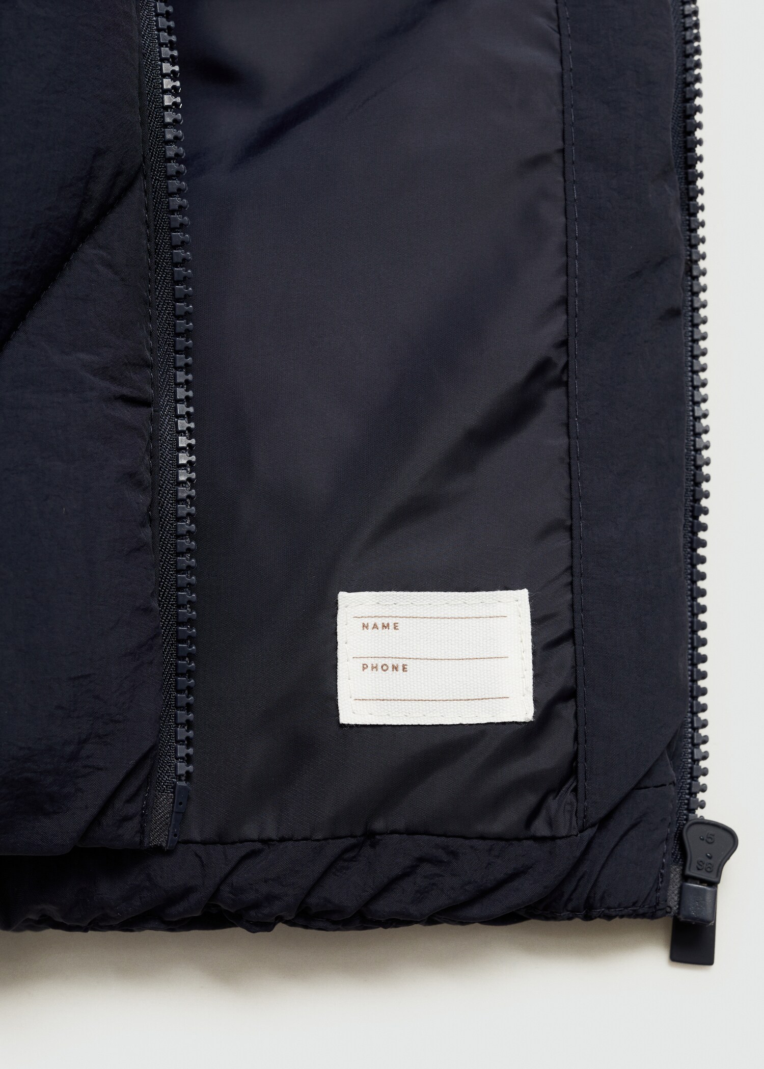 Quilted gilet with pockets - Details of the article 0