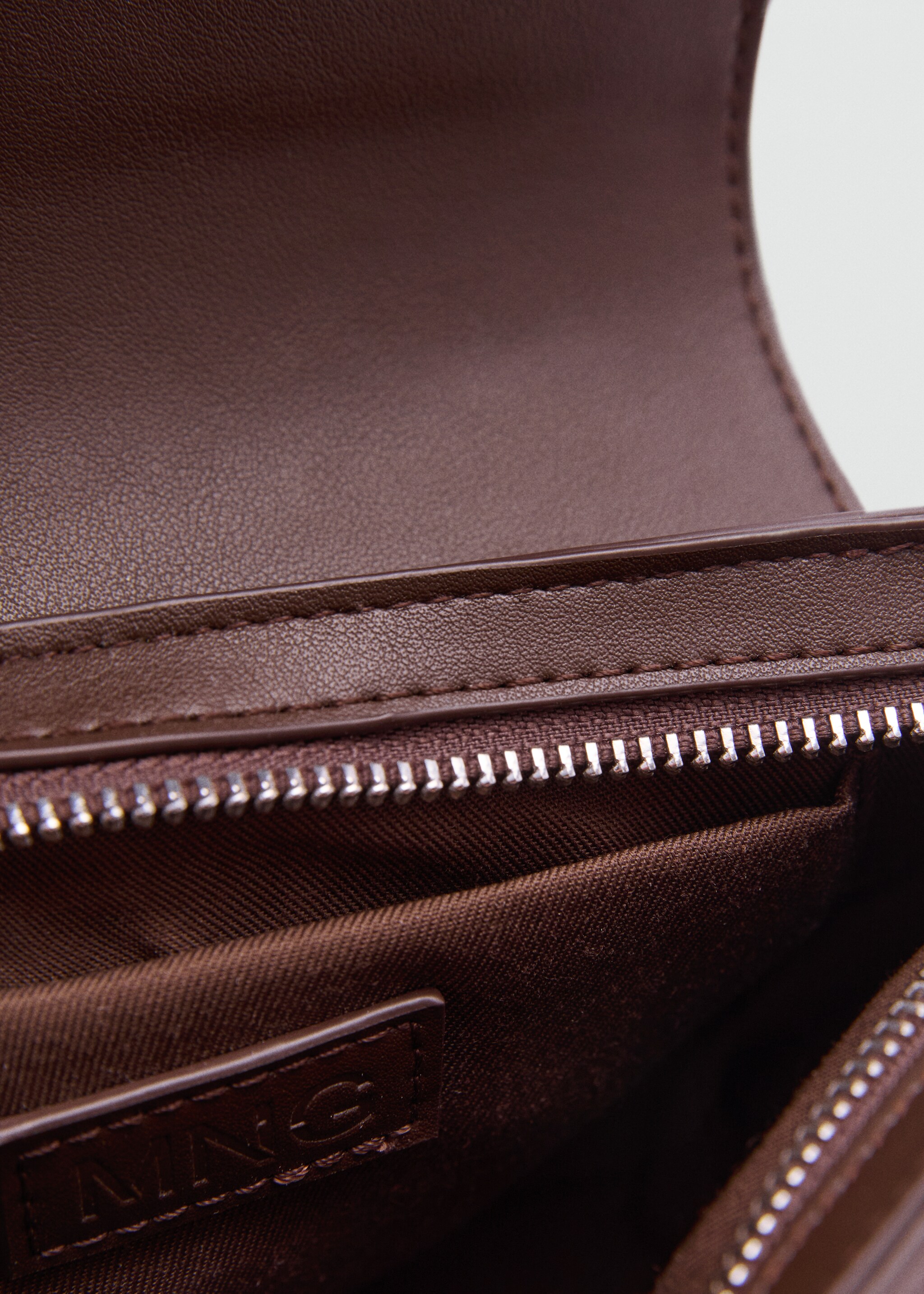 Tumbled leather effect fanny pack shoulder bag - Details of the article 2