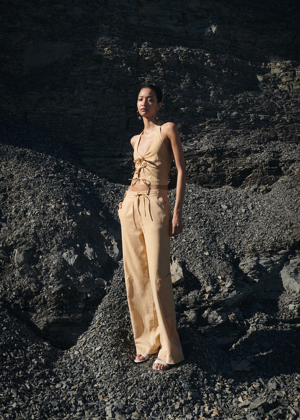 Lyocell trousers with adjustable drawstring - Women | MANGO USA