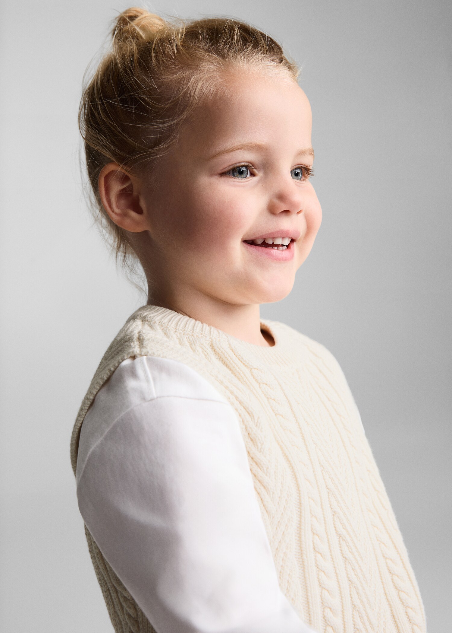 Braided-knit gilet - Details of the article 1