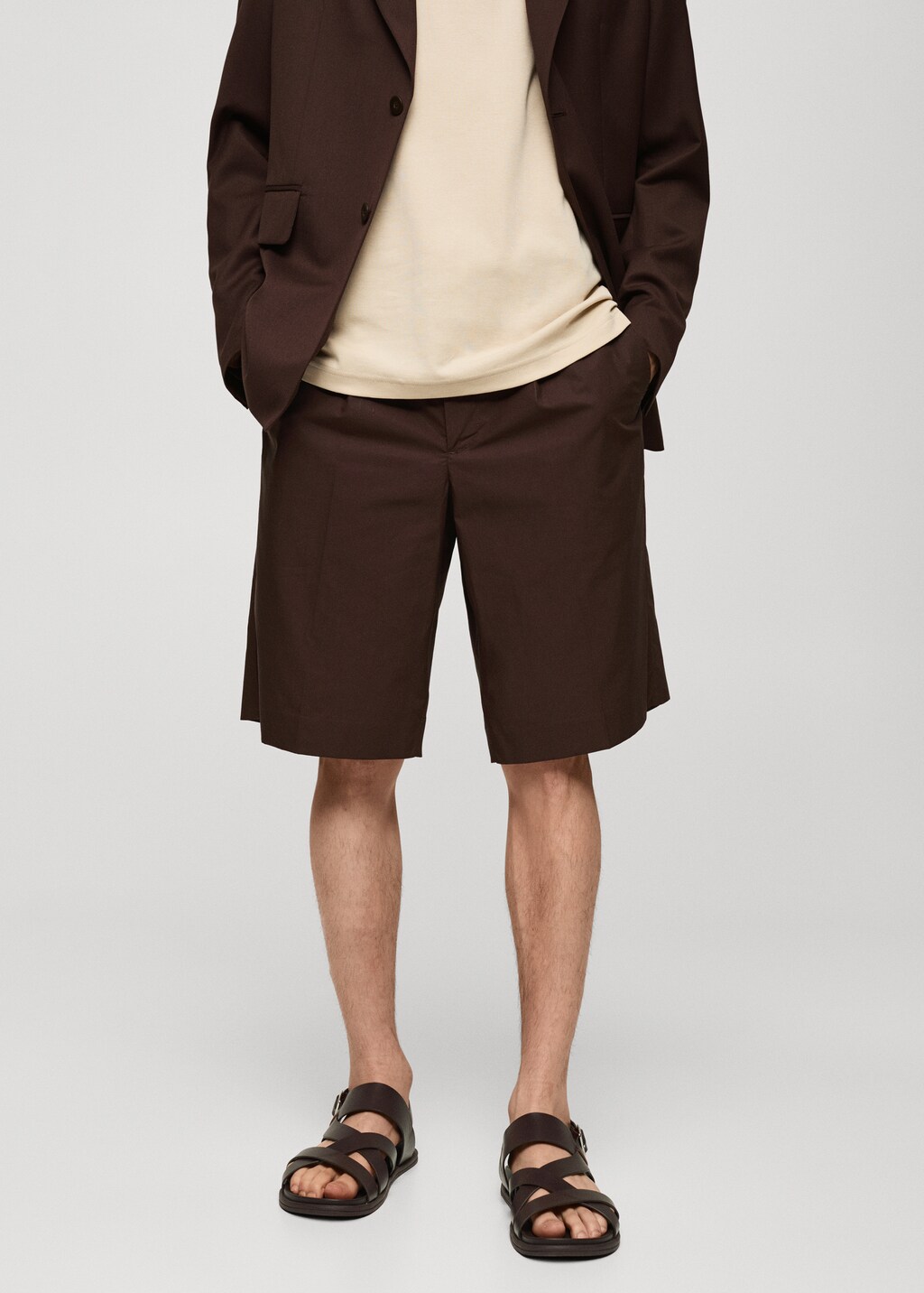 Mango Relaxed Fit-Bermudashorts mit Abnähern