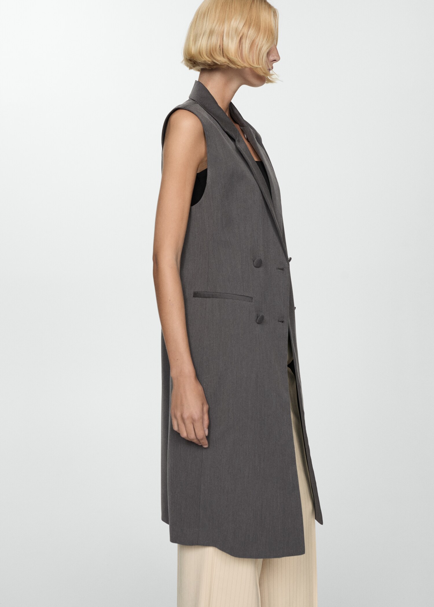 Long buttoned waistcoat - Details of the article 2