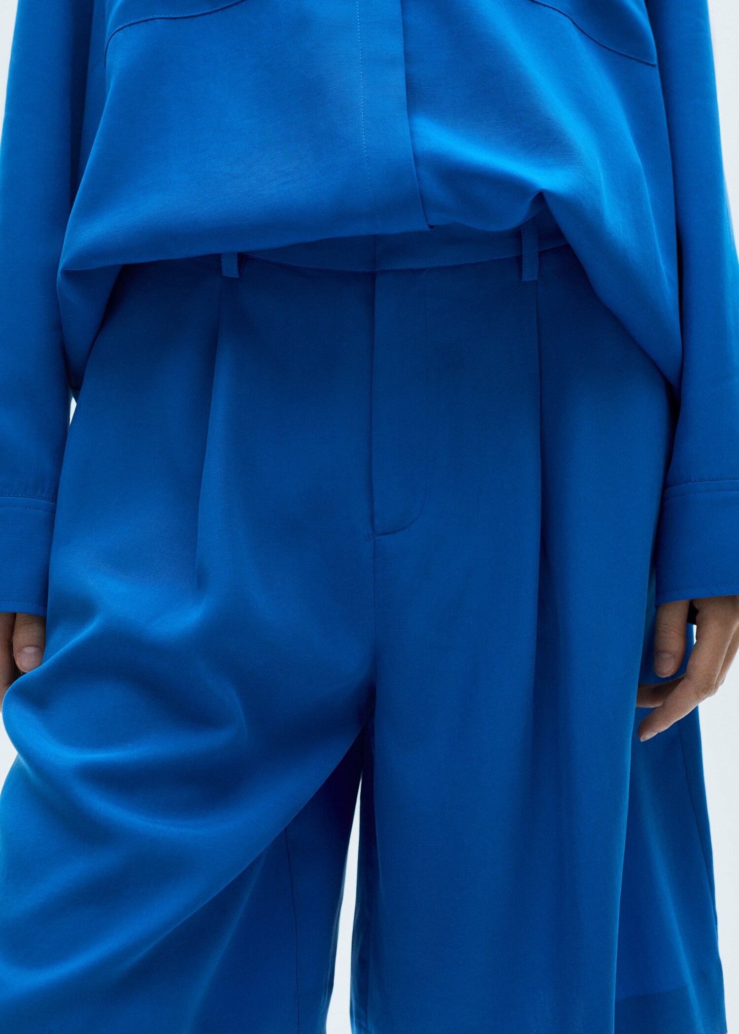 Lyocell pleated bermuda shorts - Details of the article 6