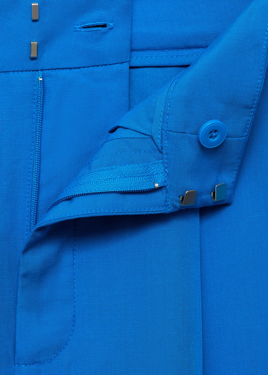 Lyocell pleated bermuda shorts