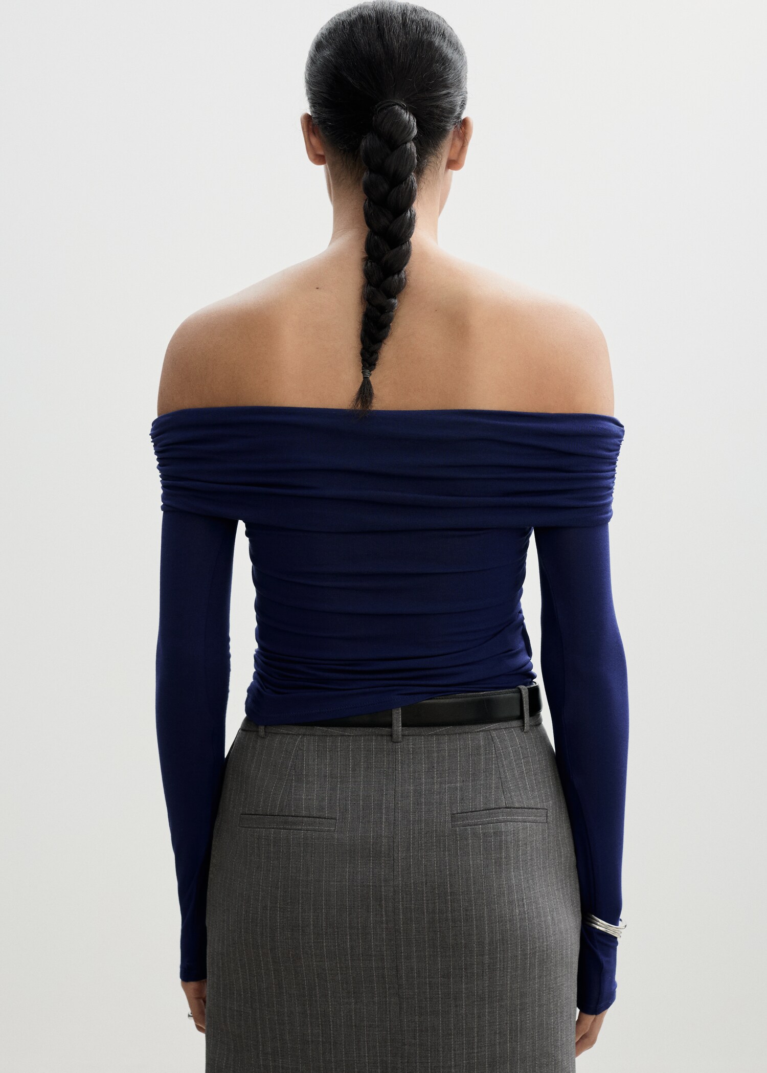 Off shoulders T-shirt - Reverse of the article