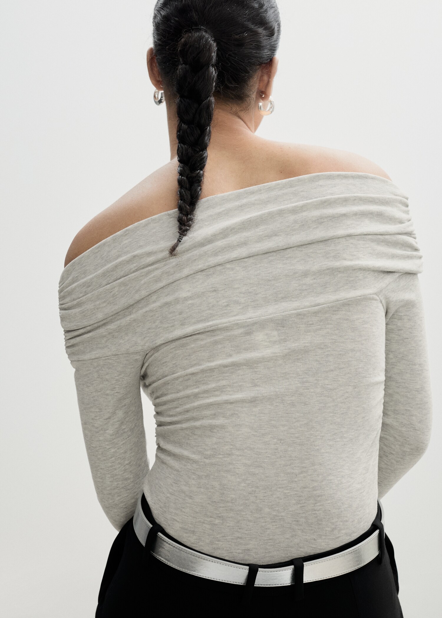 Off shoulders T-shirt - Reverse of the article