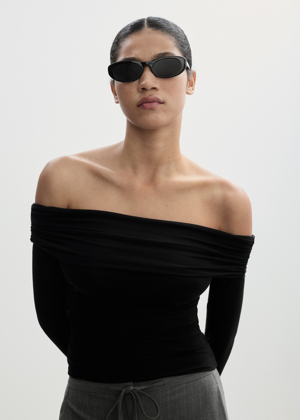 Off shoulders T-shirt