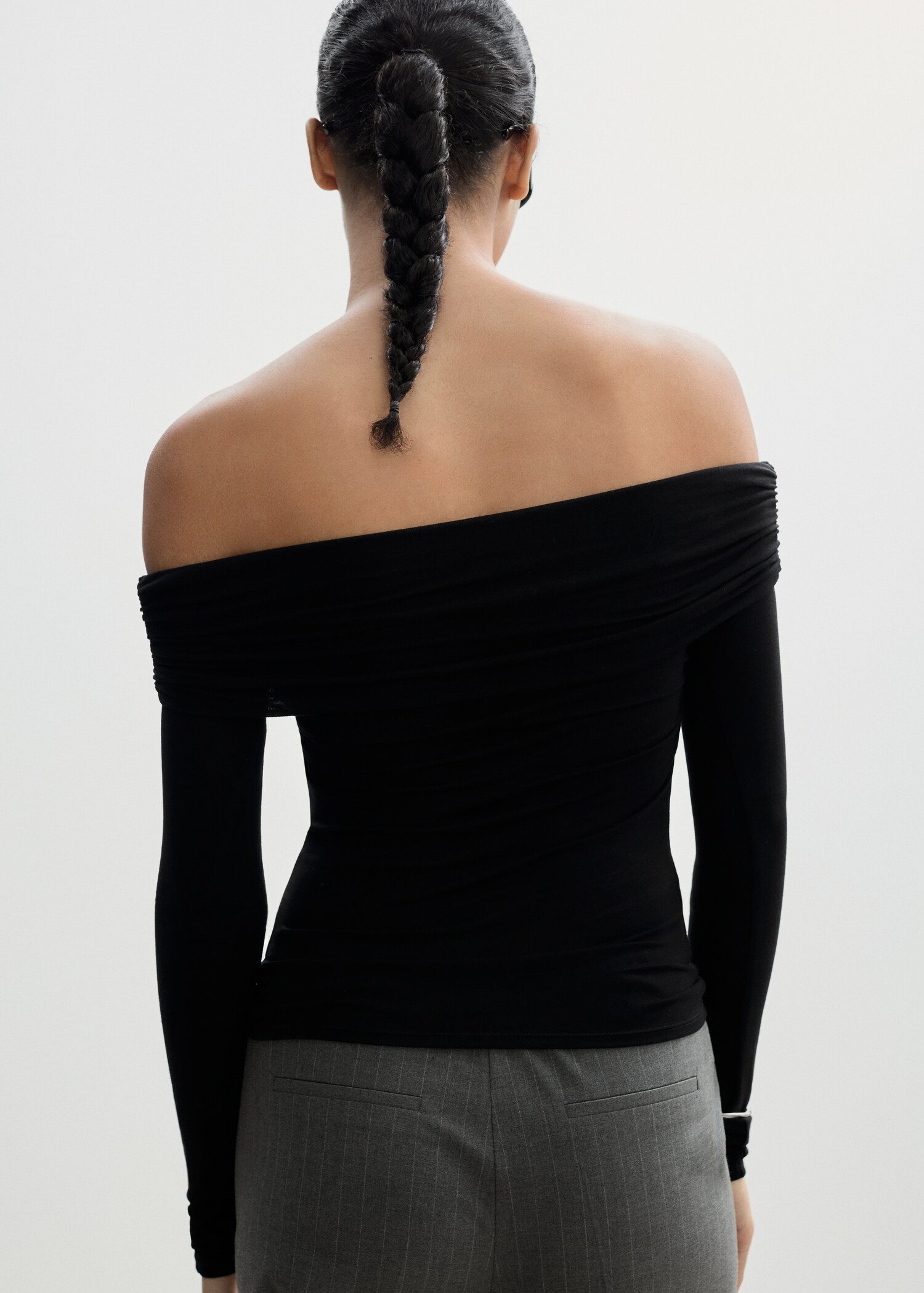 Off shoulders T-shirt - Reverse of the article