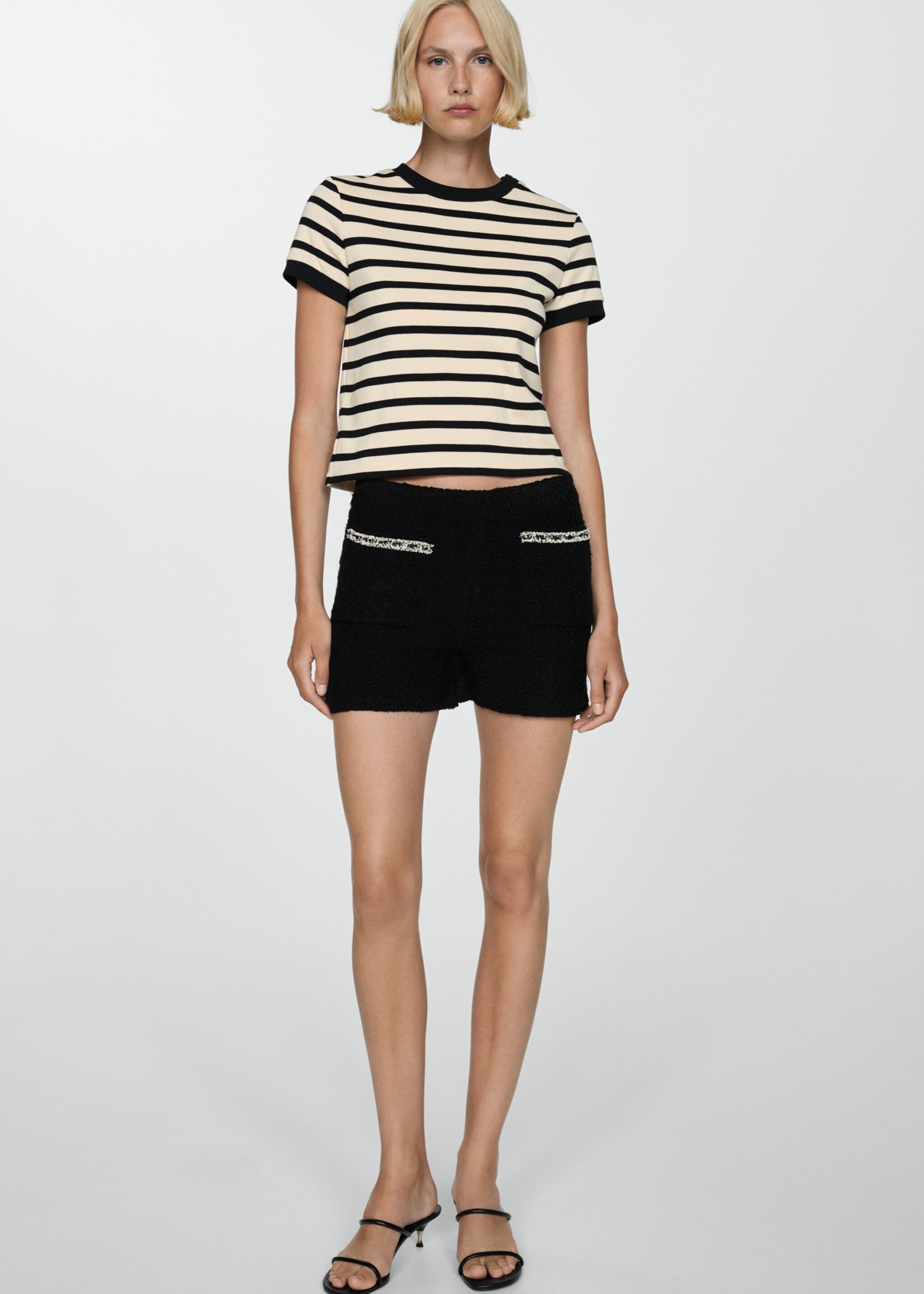 T-shirt contrasté boutons - Détail de l'article 2, Écru. Ref: 77074033-00.