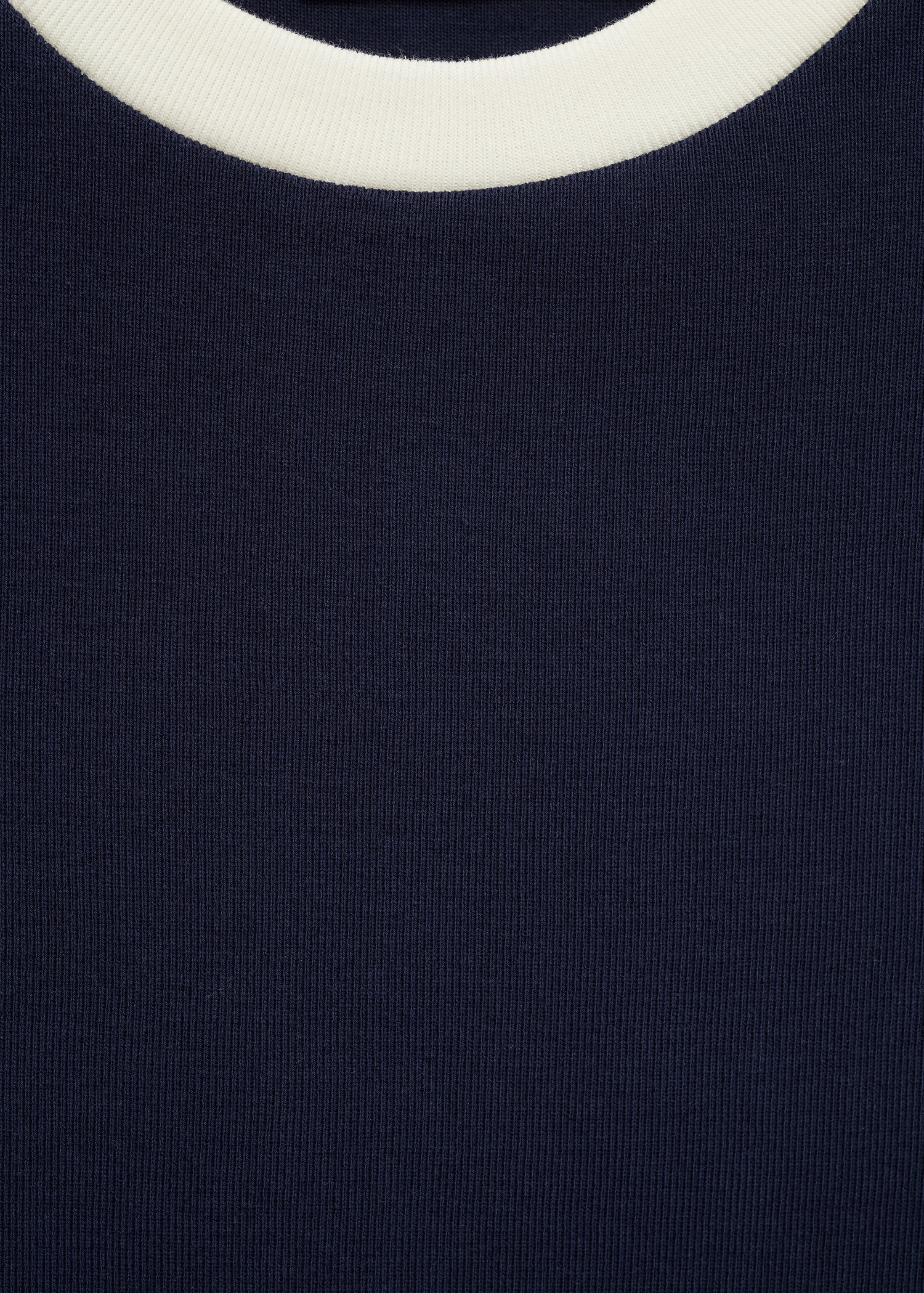 T-shirt with contrasting buttons - Details of the article 0