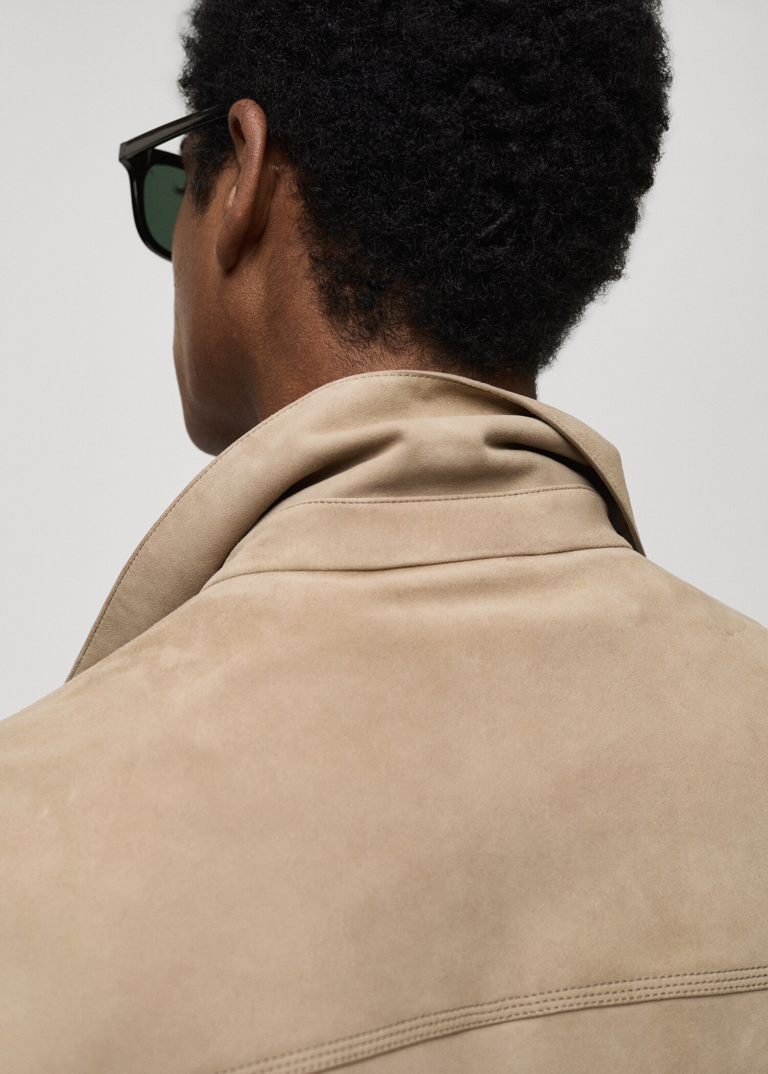 Jacke aus 100 % Wildleder mit Taschen - Detail des Artikels 4