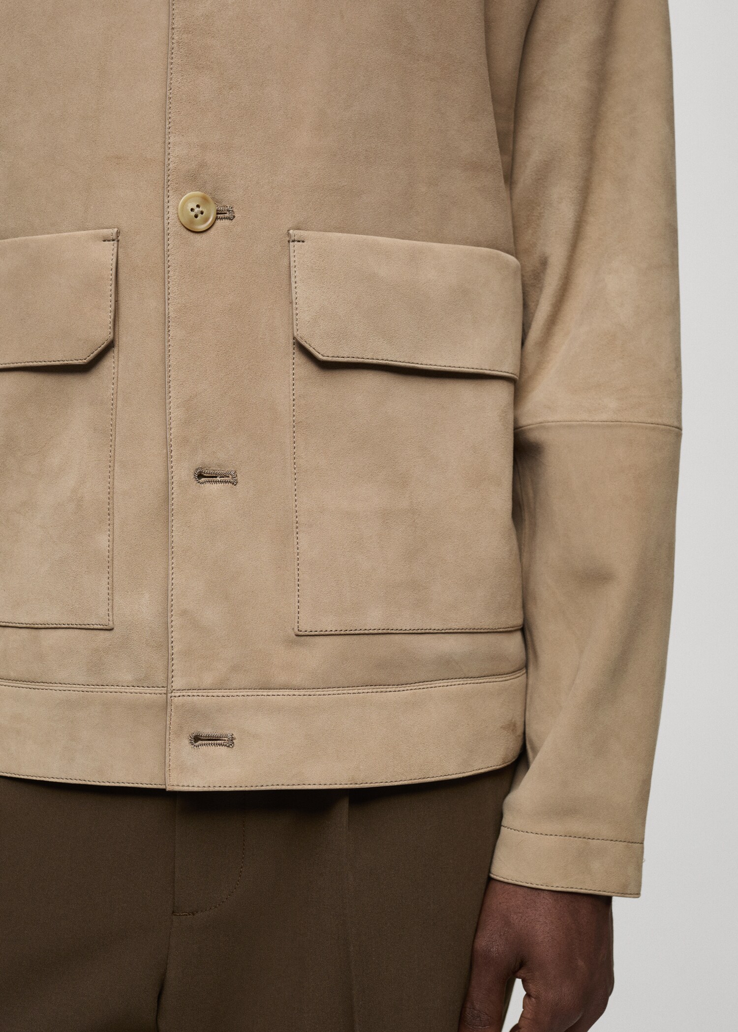 Jacke aus 100 % Wildleder mit Taschen - Detail des Artikels 6