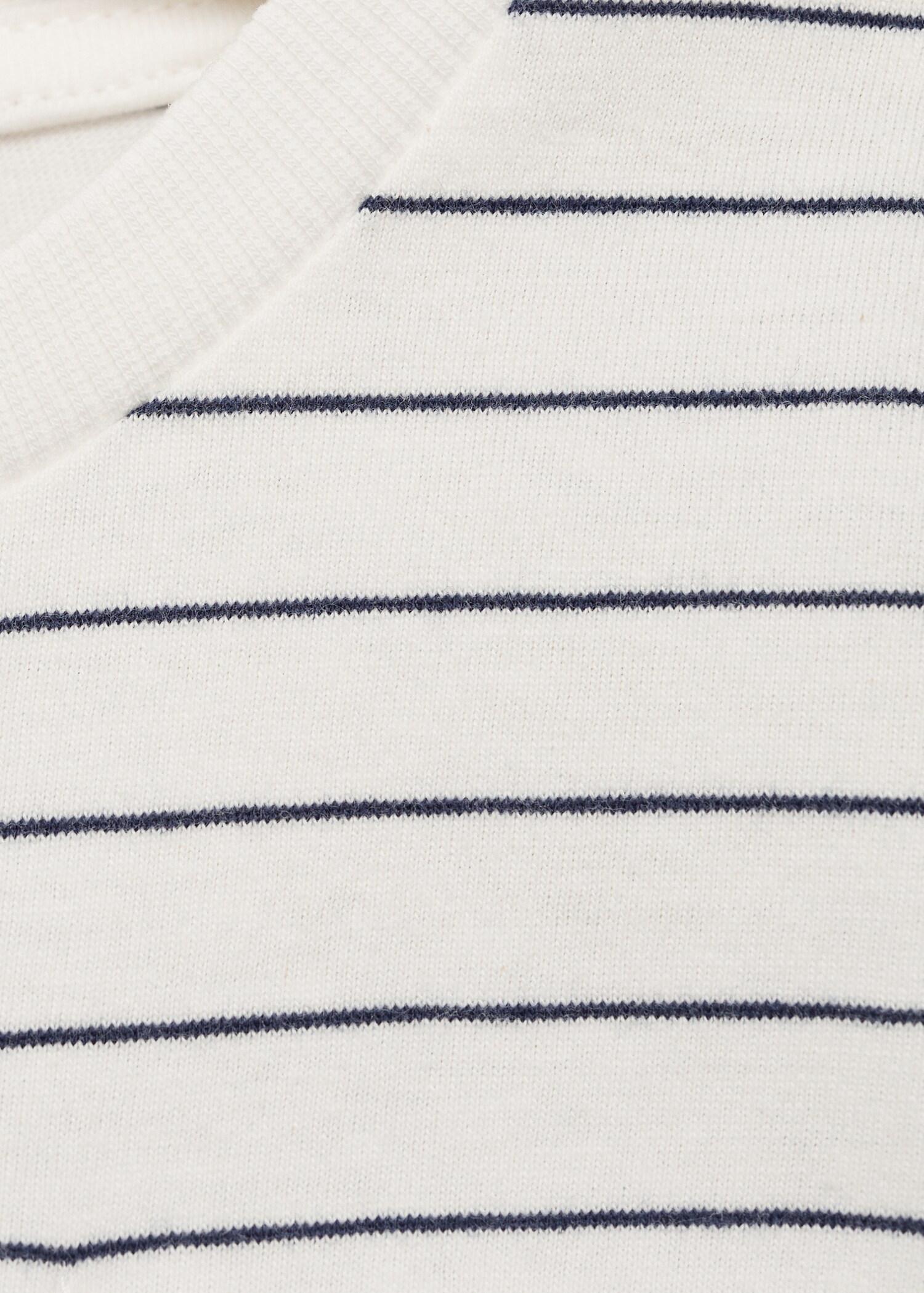 Striped long pyjamas - Details of the article 8
