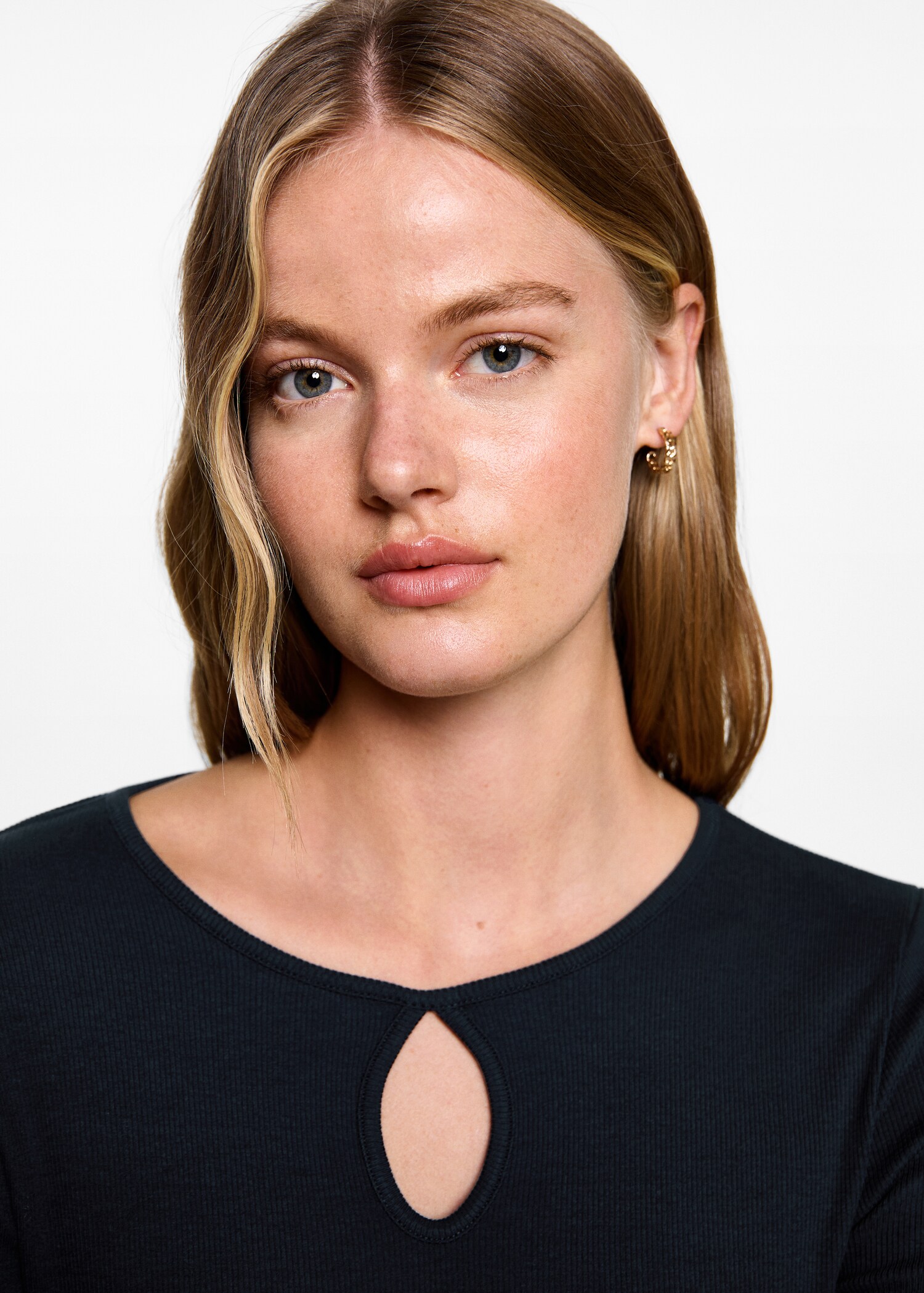 Midi-dress with teardrop neckline - Details of the article 1