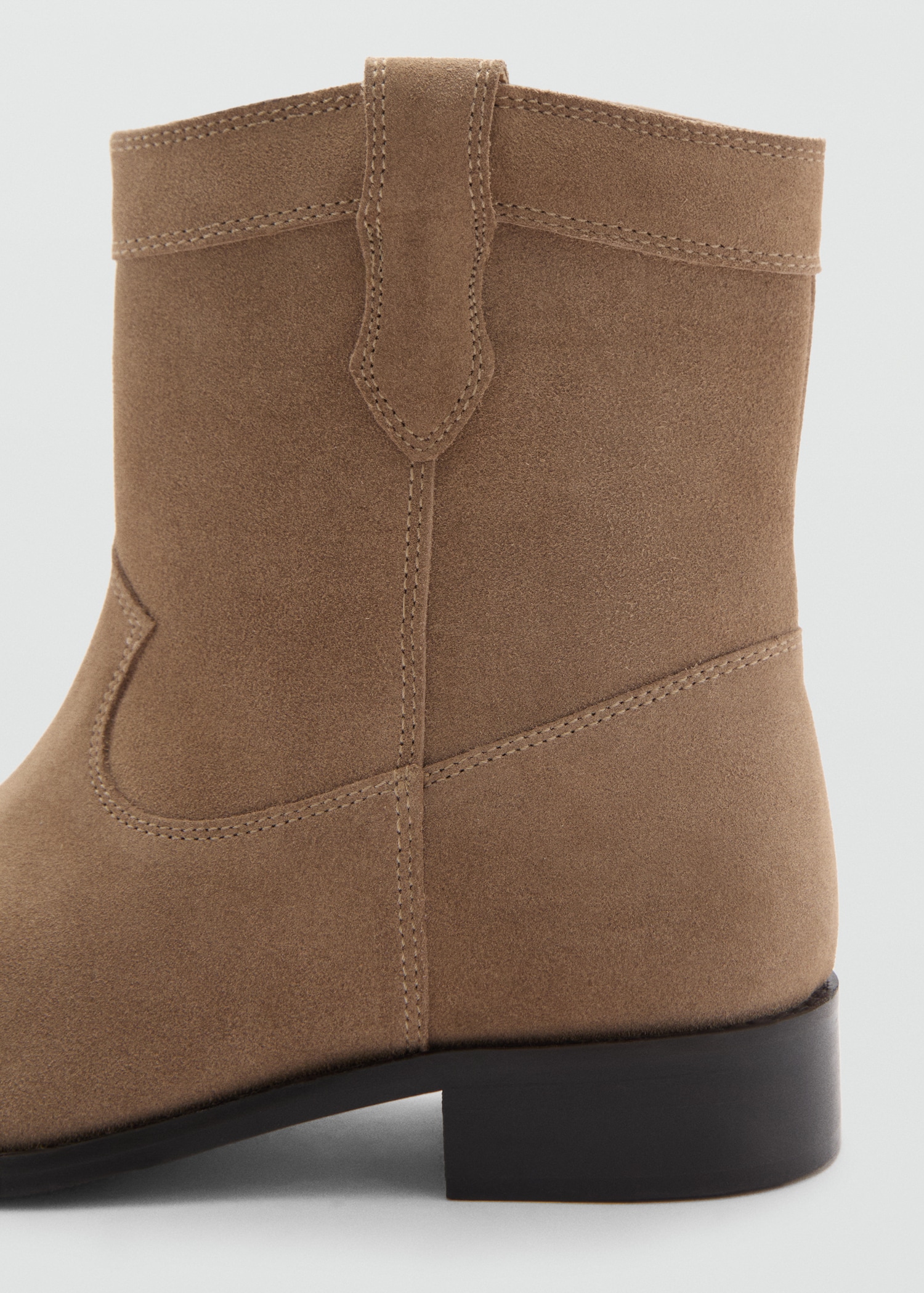 Flat leather ankle boots - Details of the article 1