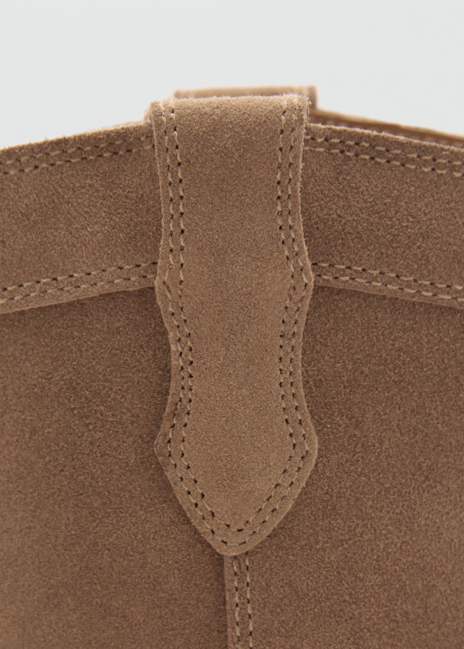 Flat leather ankle boots - Details of the article 3