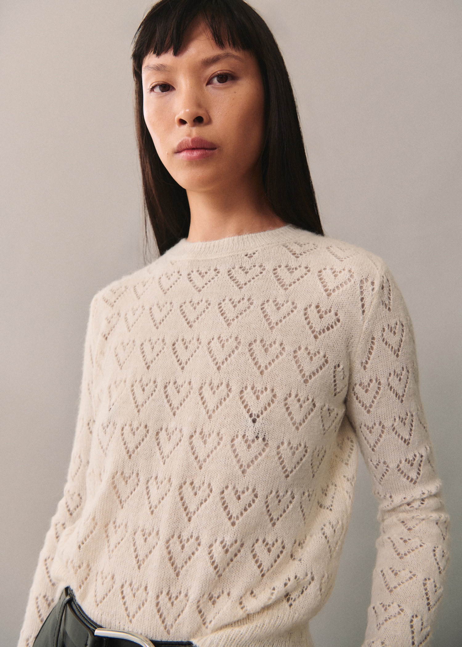 Sweater with openwork heart details - Medium plane