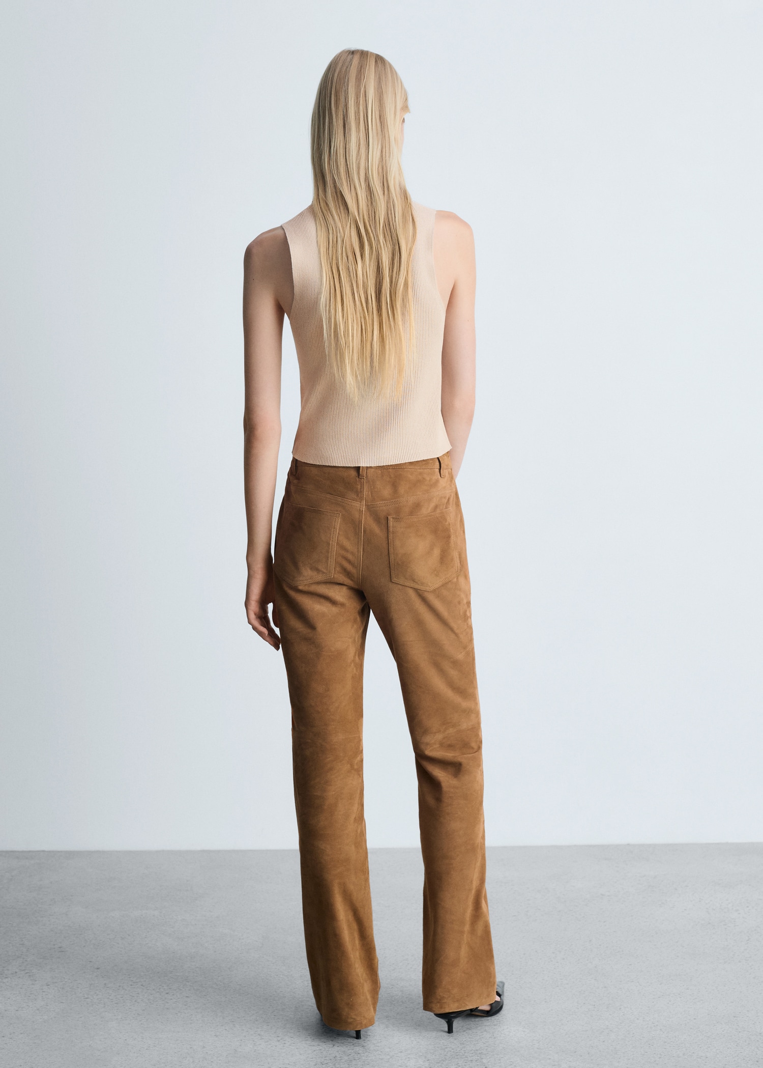 Buttoned ribbed top - Reverse of the article