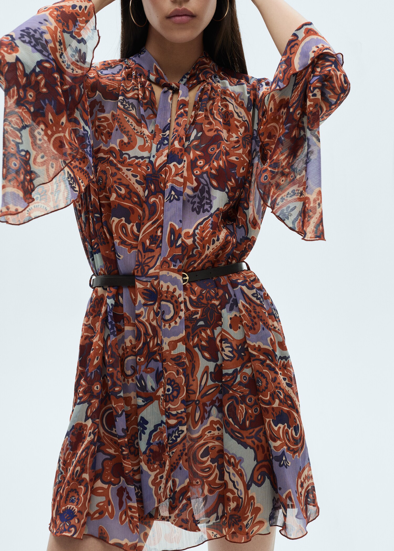 Robe en imprimé cachemire volant - Plan moyen