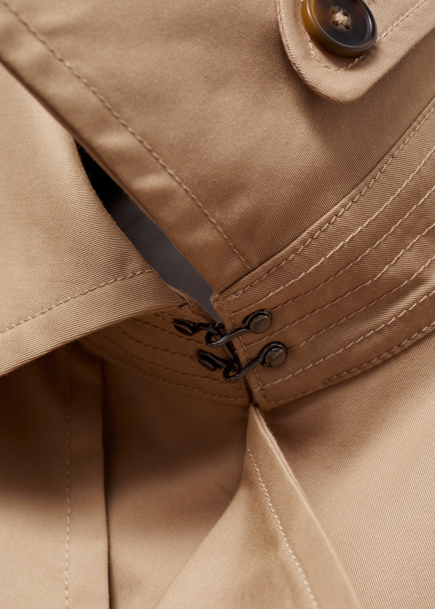 Water-repellent trench coat with belt - Details of the article 8