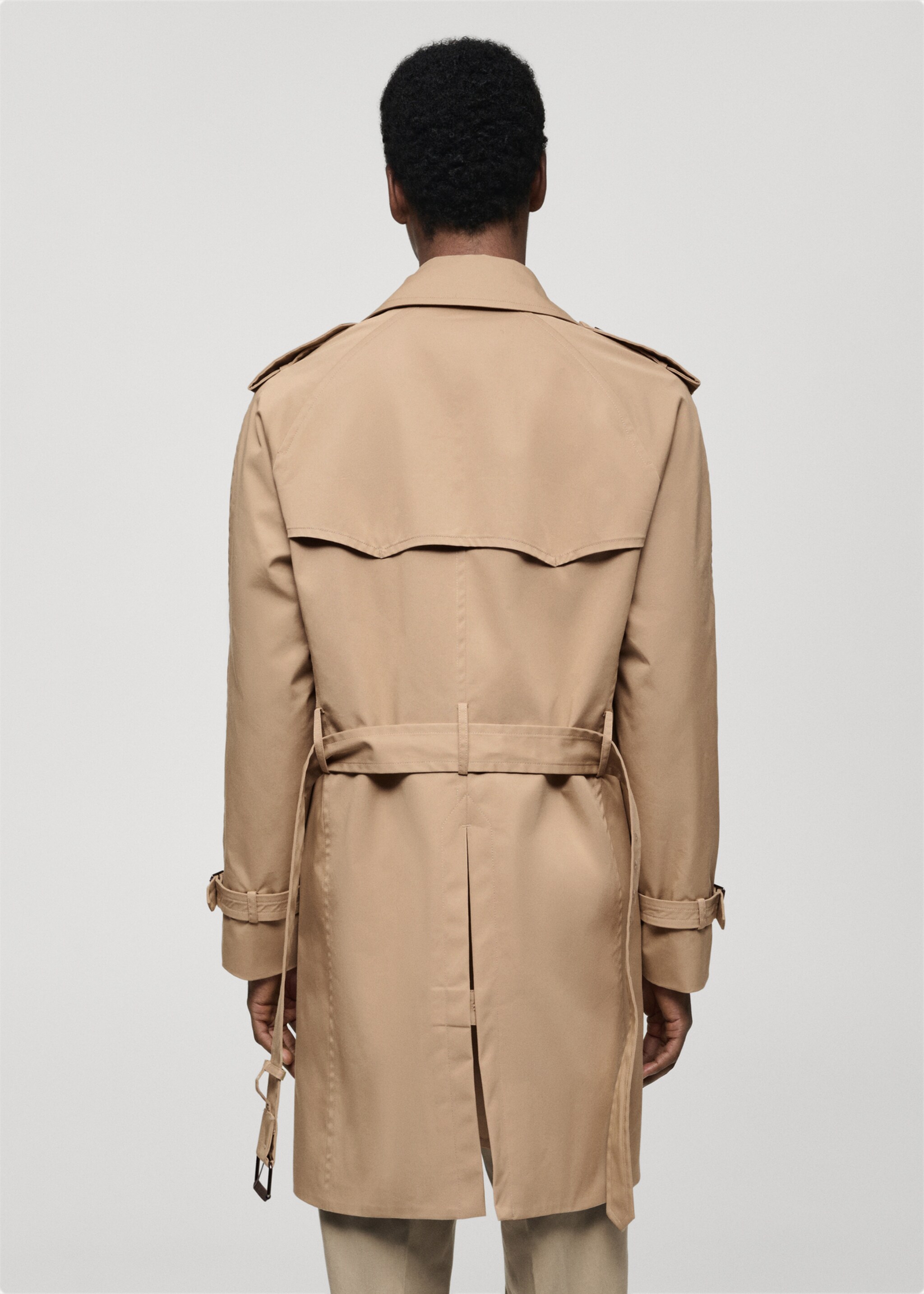 Water-repellent trench coat with belt - Reverse of the article