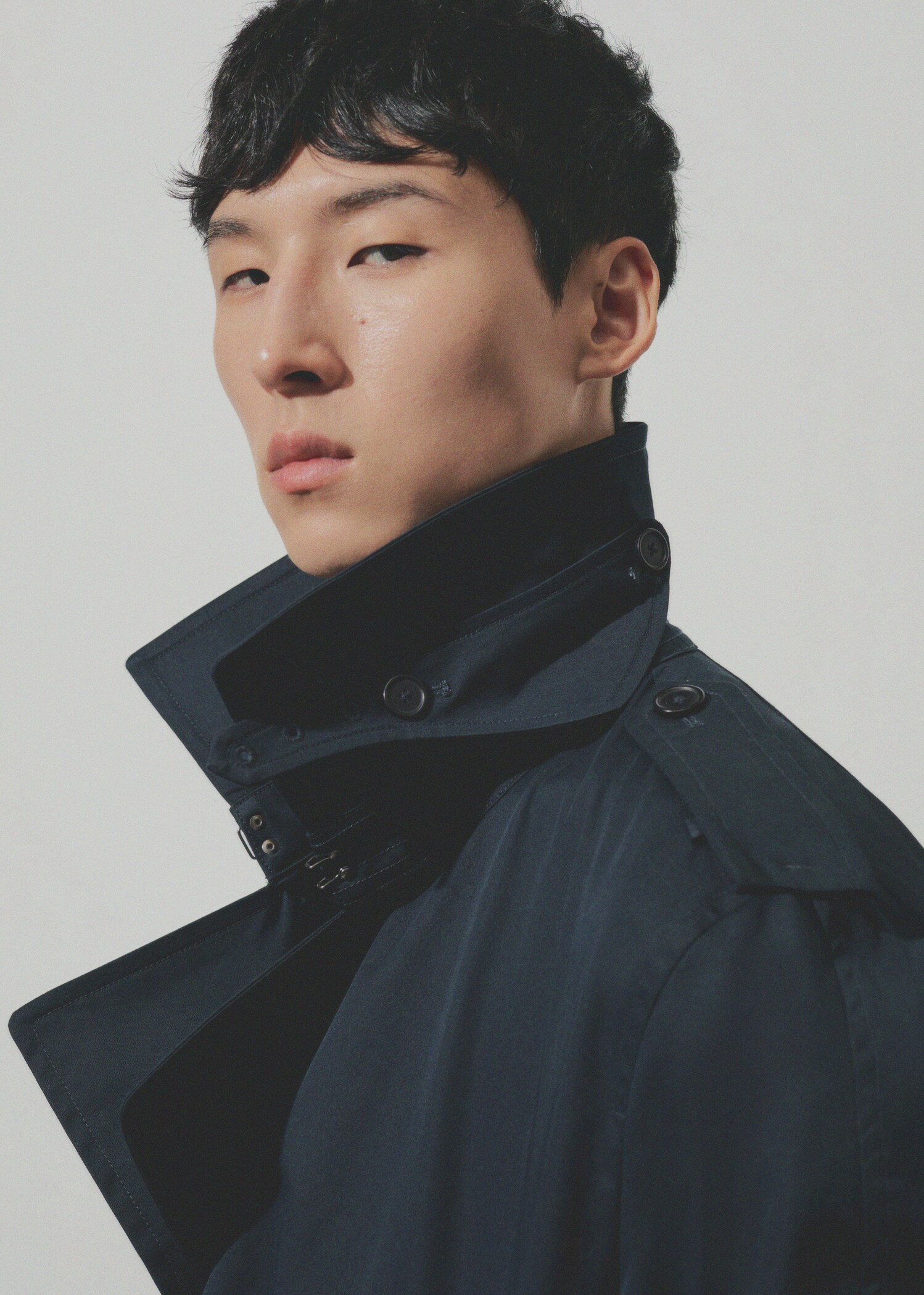Water-repellent belted trench coat - Details of the article 3