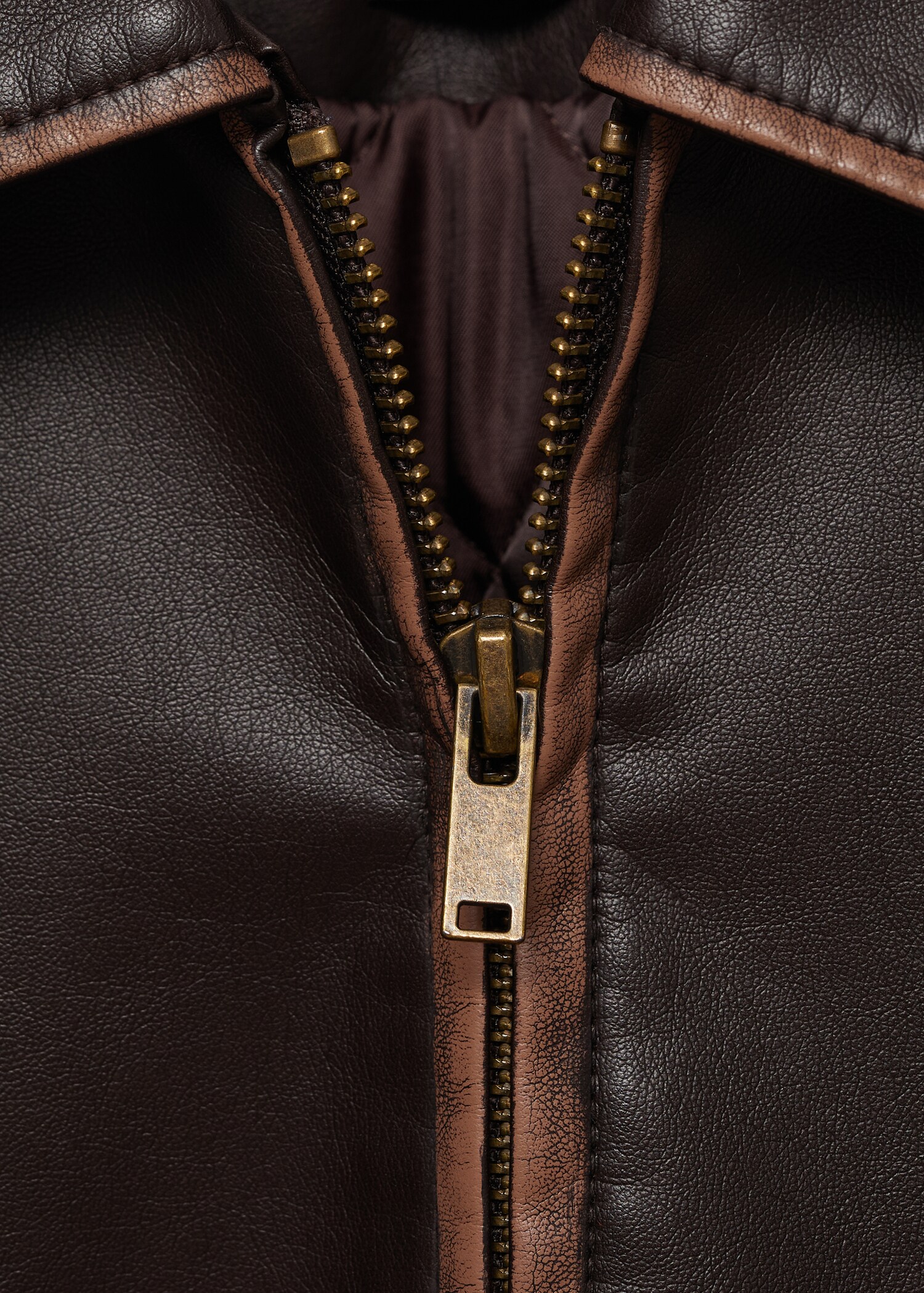 Leather-effect jacket with contrast stitching - Details of the article 8