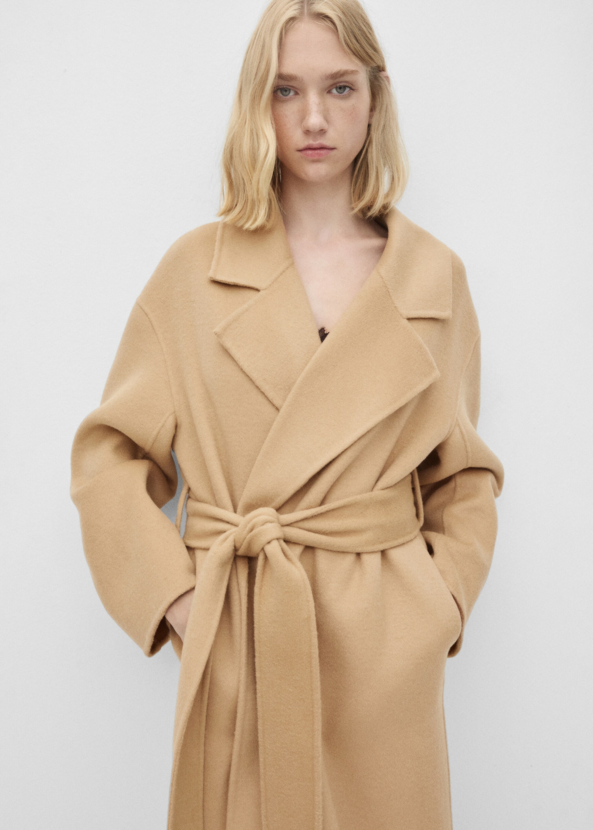 Woolen coat with belt - Medium plane