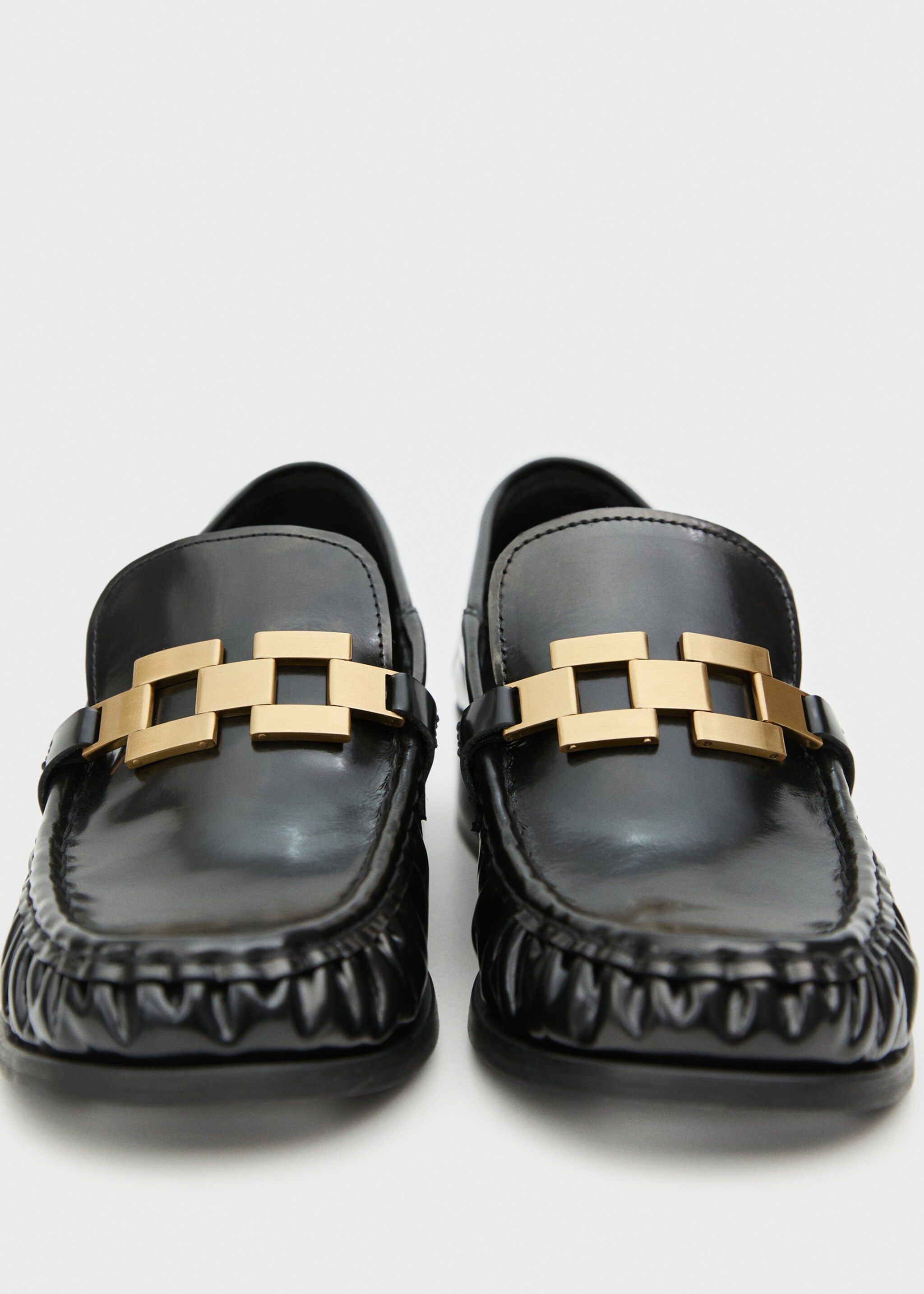 Leather shoes with metallic detail - Details of the article 1