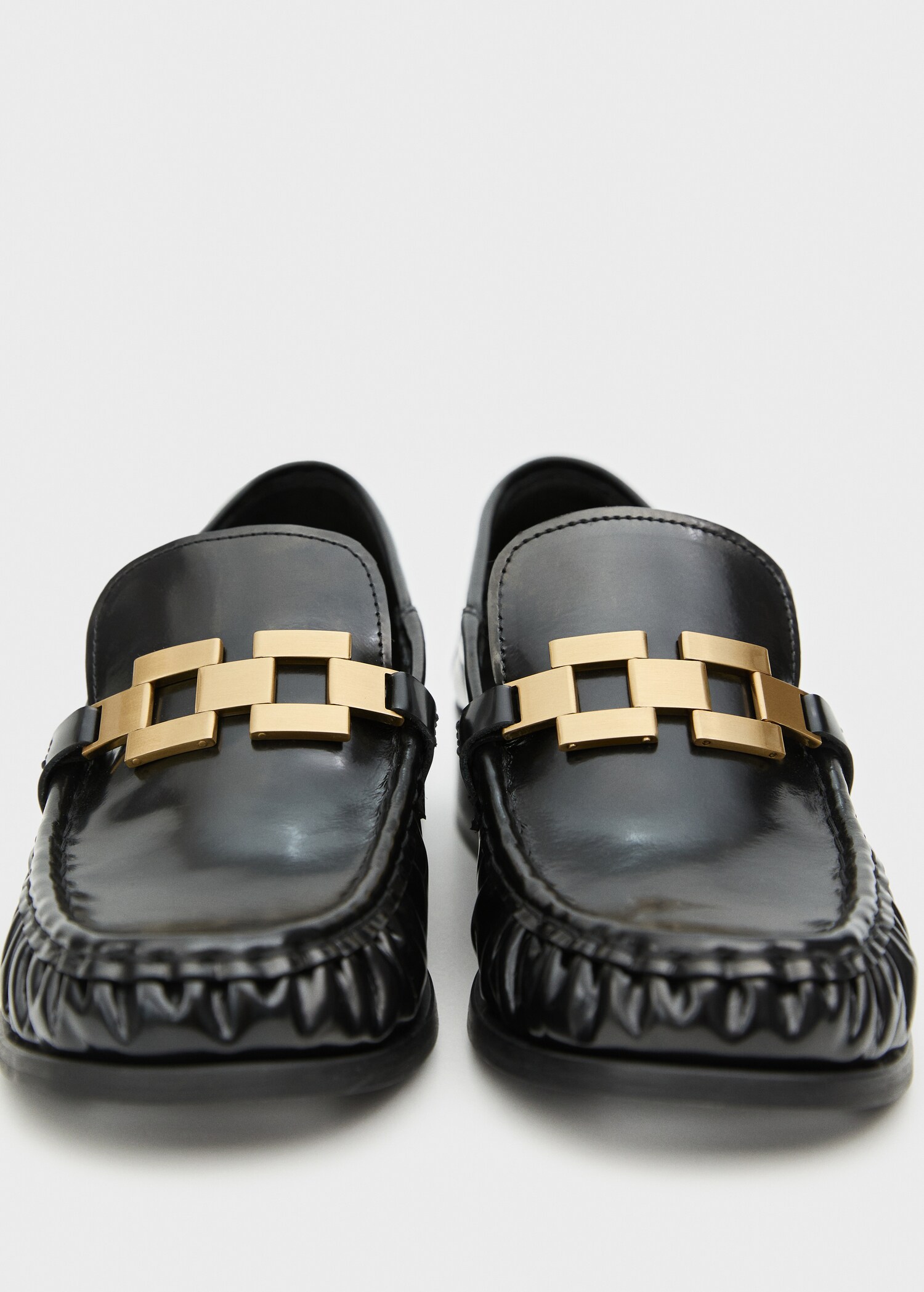 Leather shoes with metallic detail - Details of the article 1